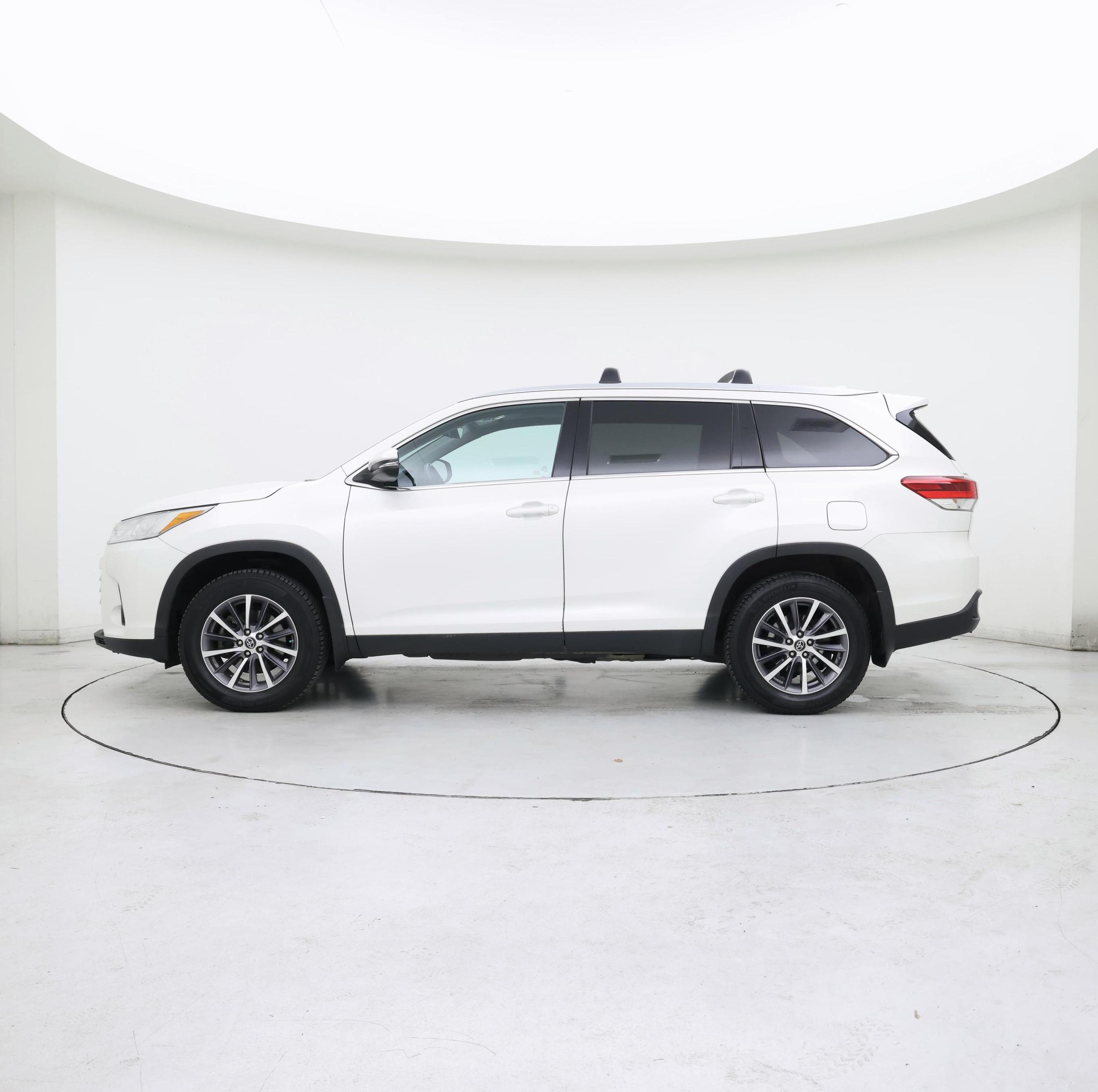 Thumbnail: 2019 Toyota Highlander - 3