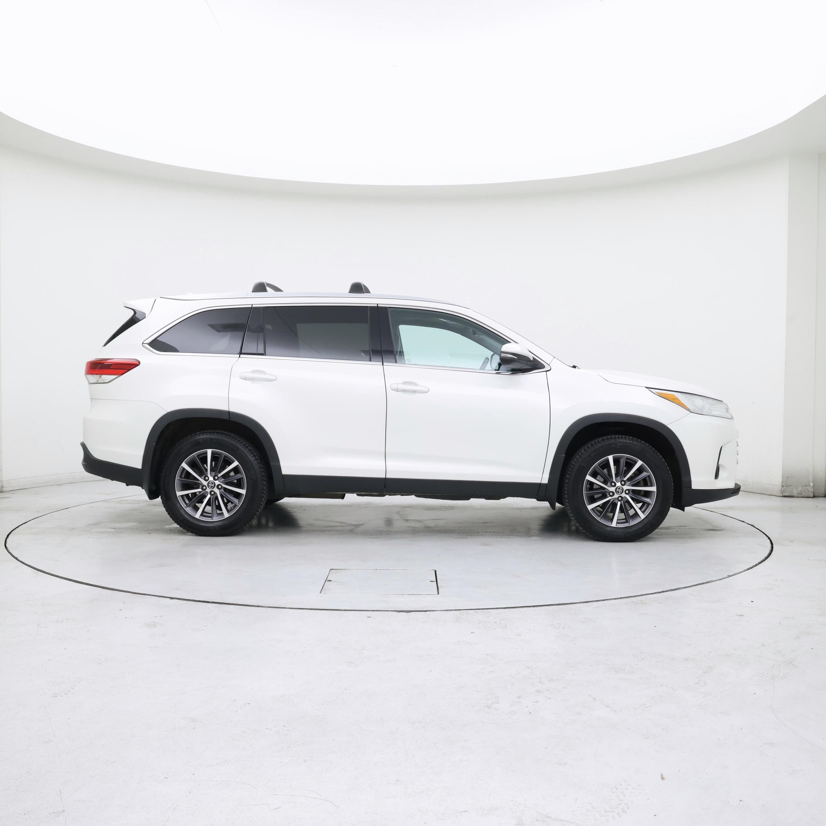 Thumbnail: 2019 Toyota Highlander - 7
