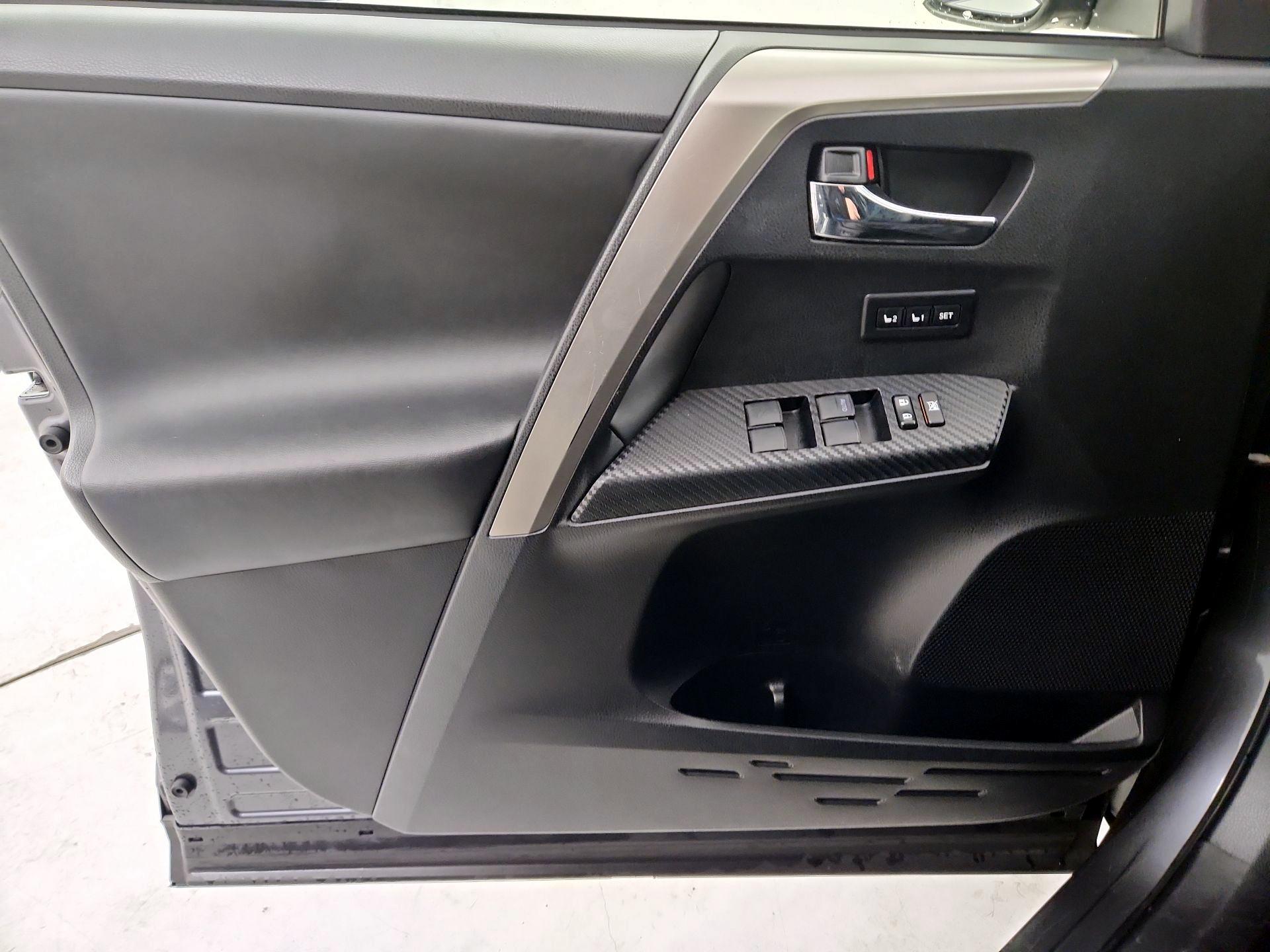 Thumbnail: 2015 Toyota RAV4 - 12