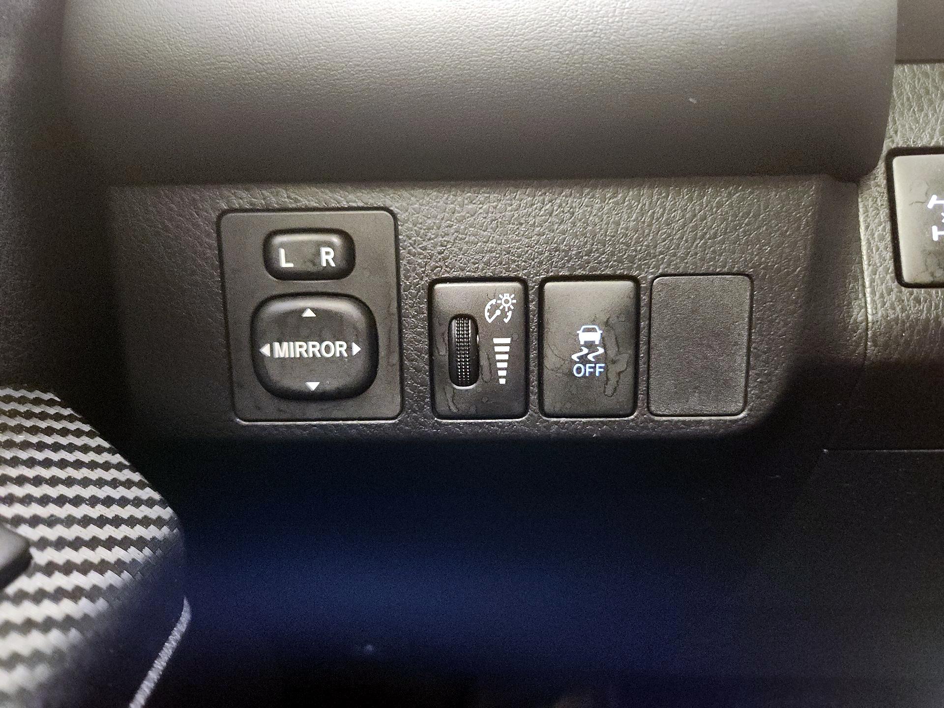 Thumbnail: 2015 Toyota RAV4 - 13