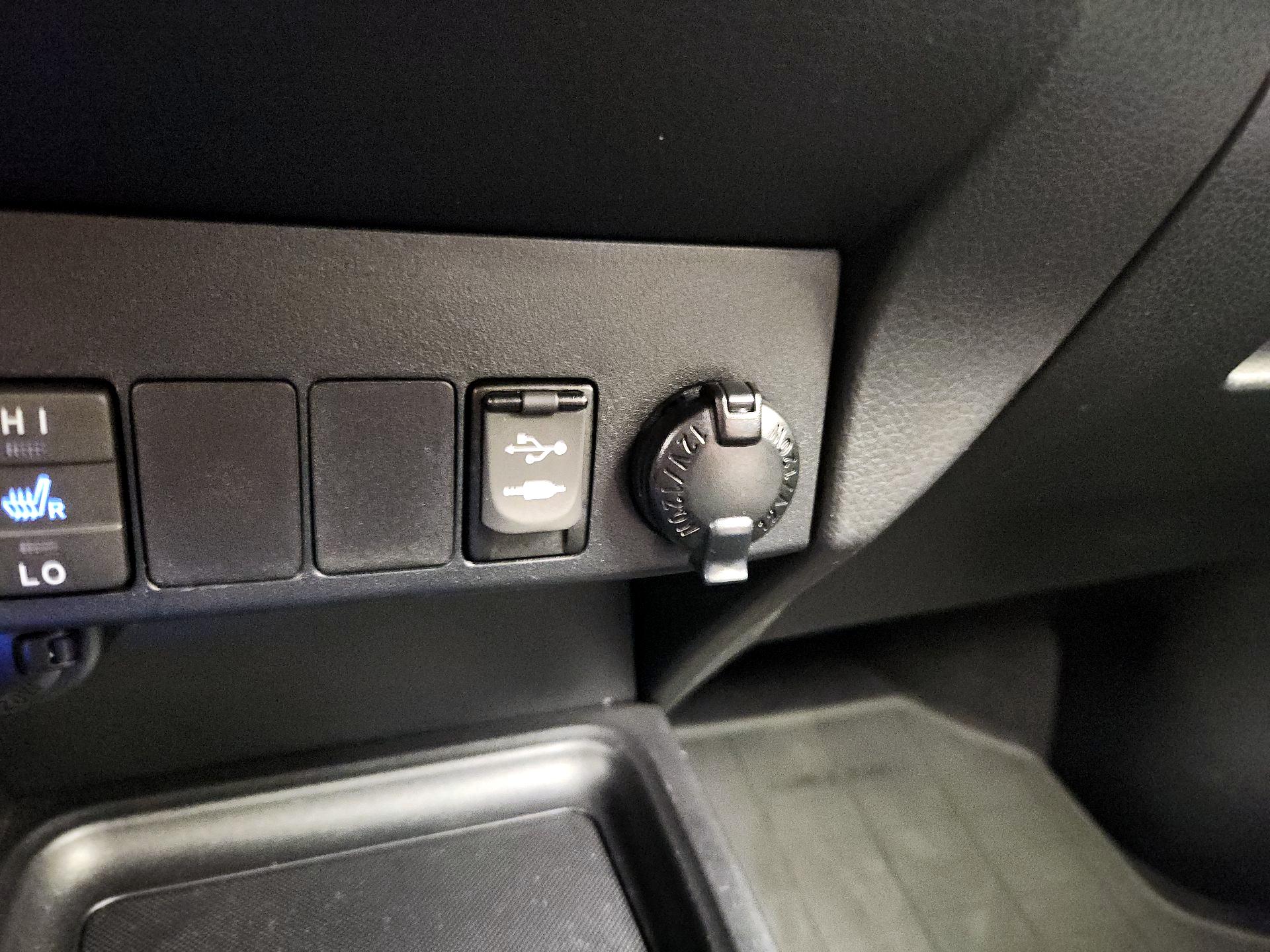 Thumbnail: 2015 Toyota RAV4 - 19