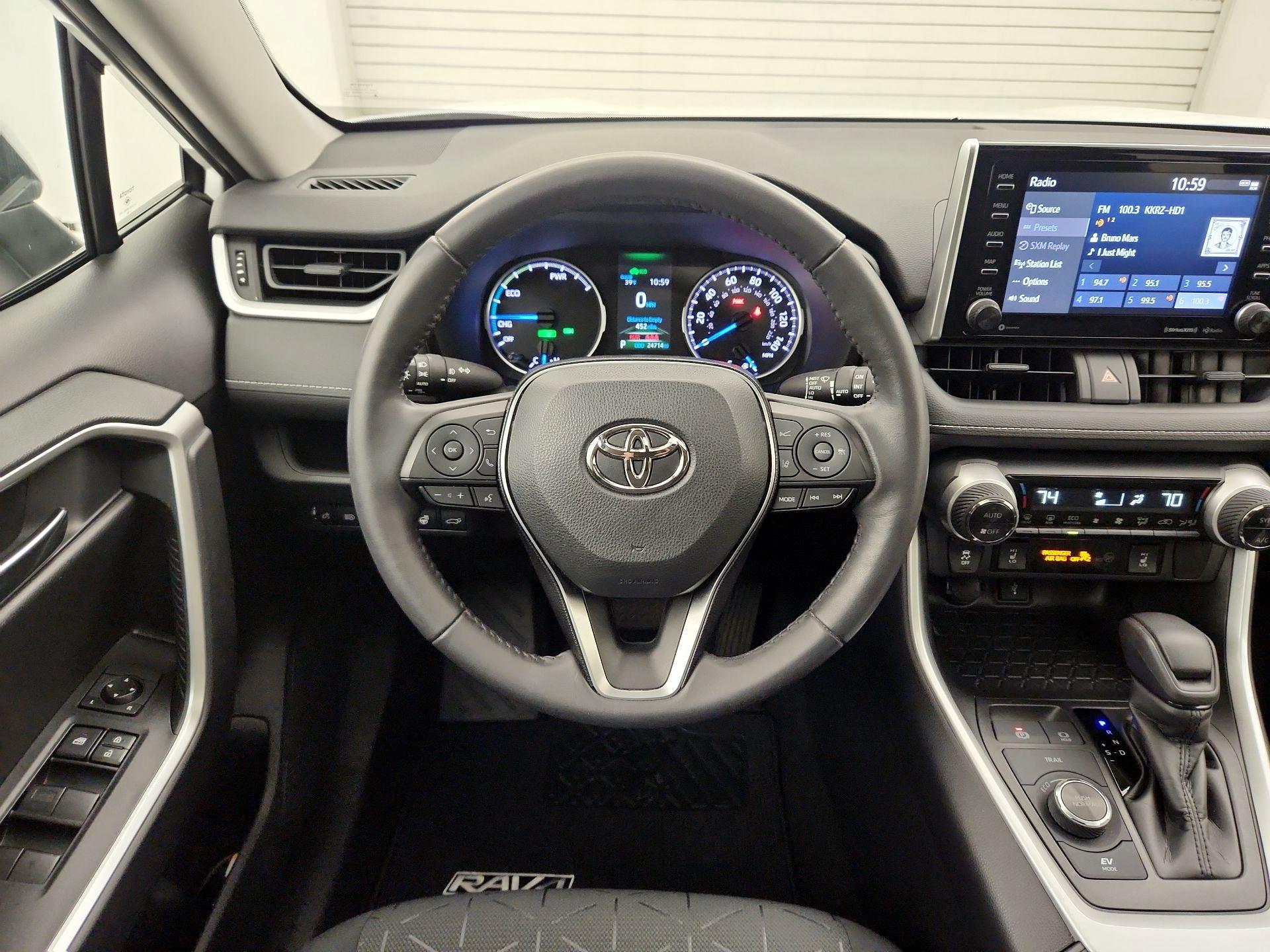 Thumbnail: 2020 Toyota RAV4 - 10