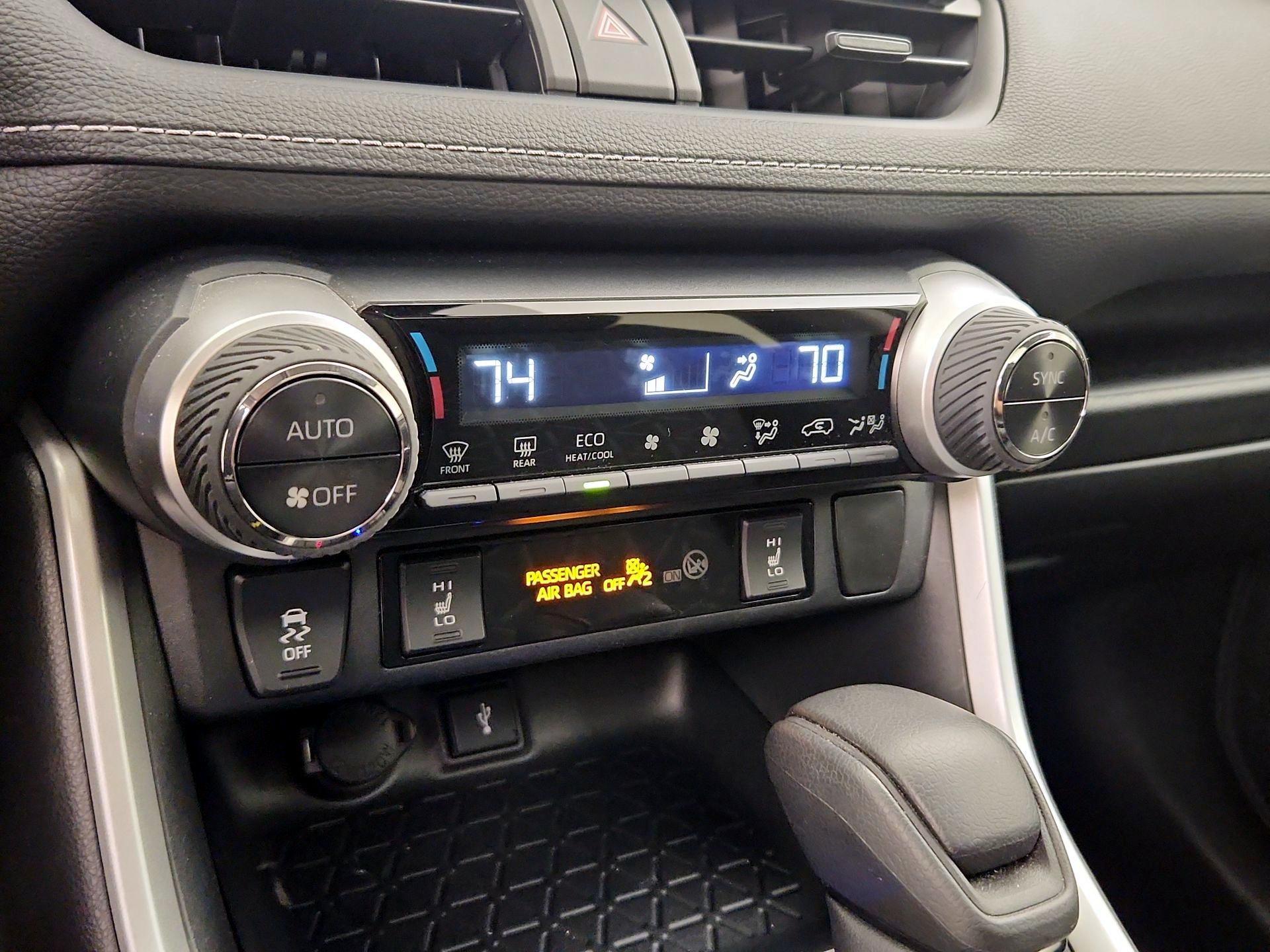 Thumbnail: 2020 Toyota RAV4 - 16