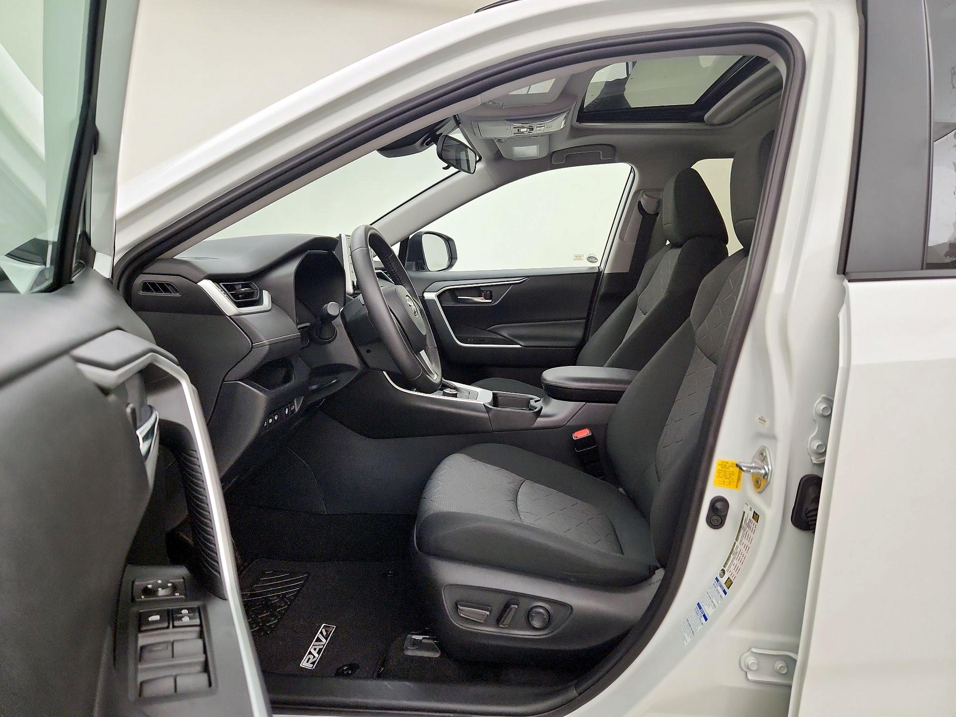 Thumbnail: 2020 Toyota RAV4 - 19