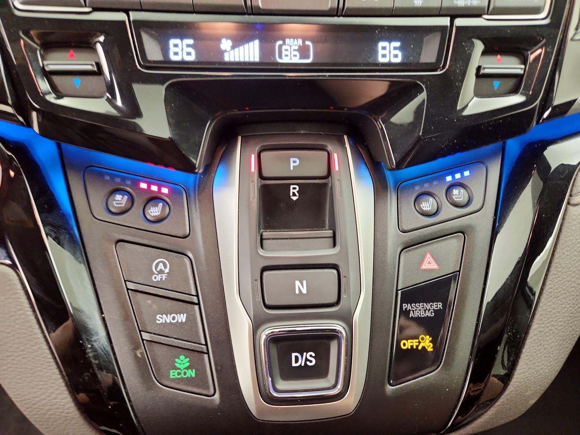 Thumbnail: 2018 Honda Odyssey - 18