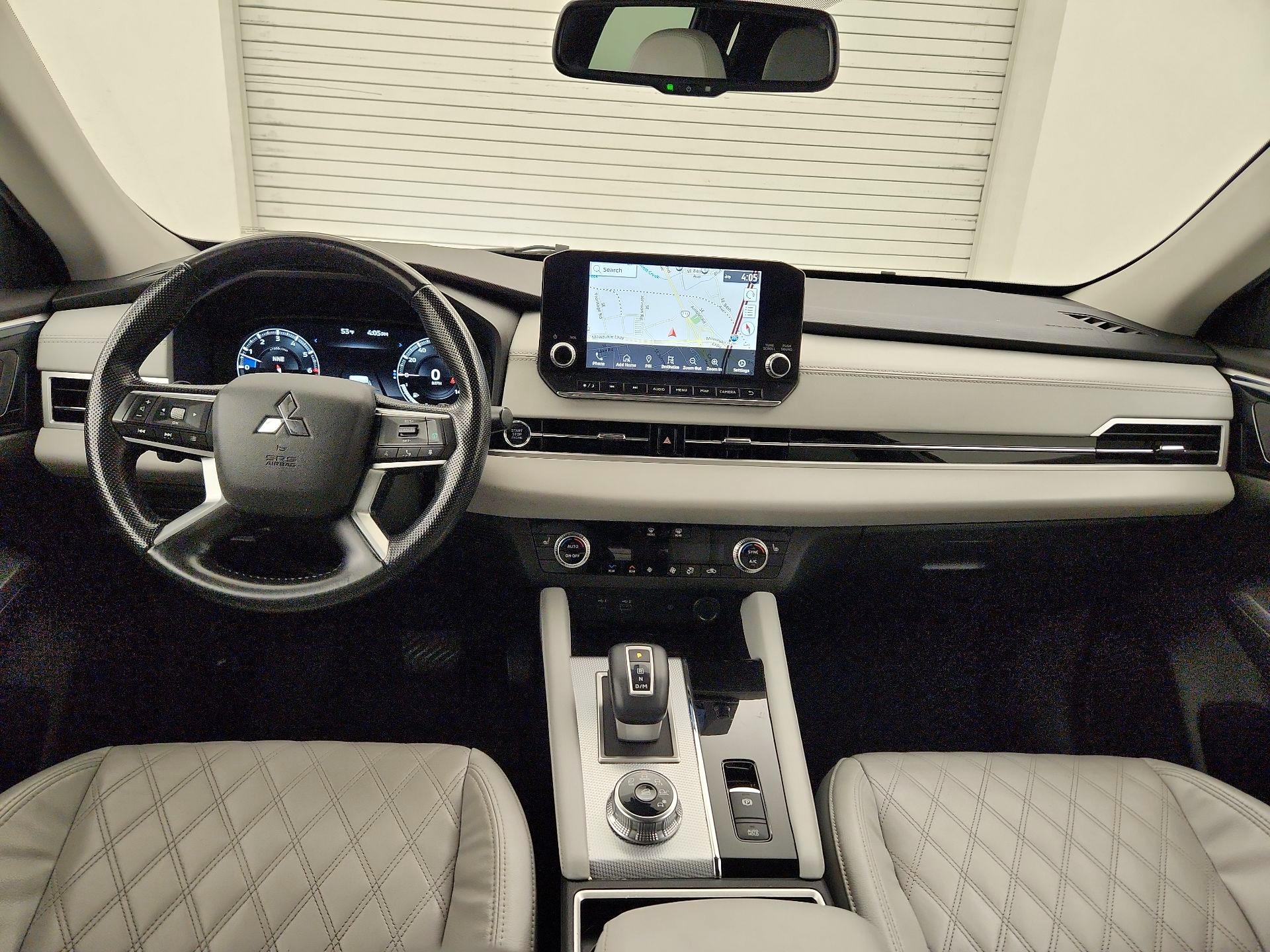 Thumbnail: 2022 Mitsubishi Outlander - 11