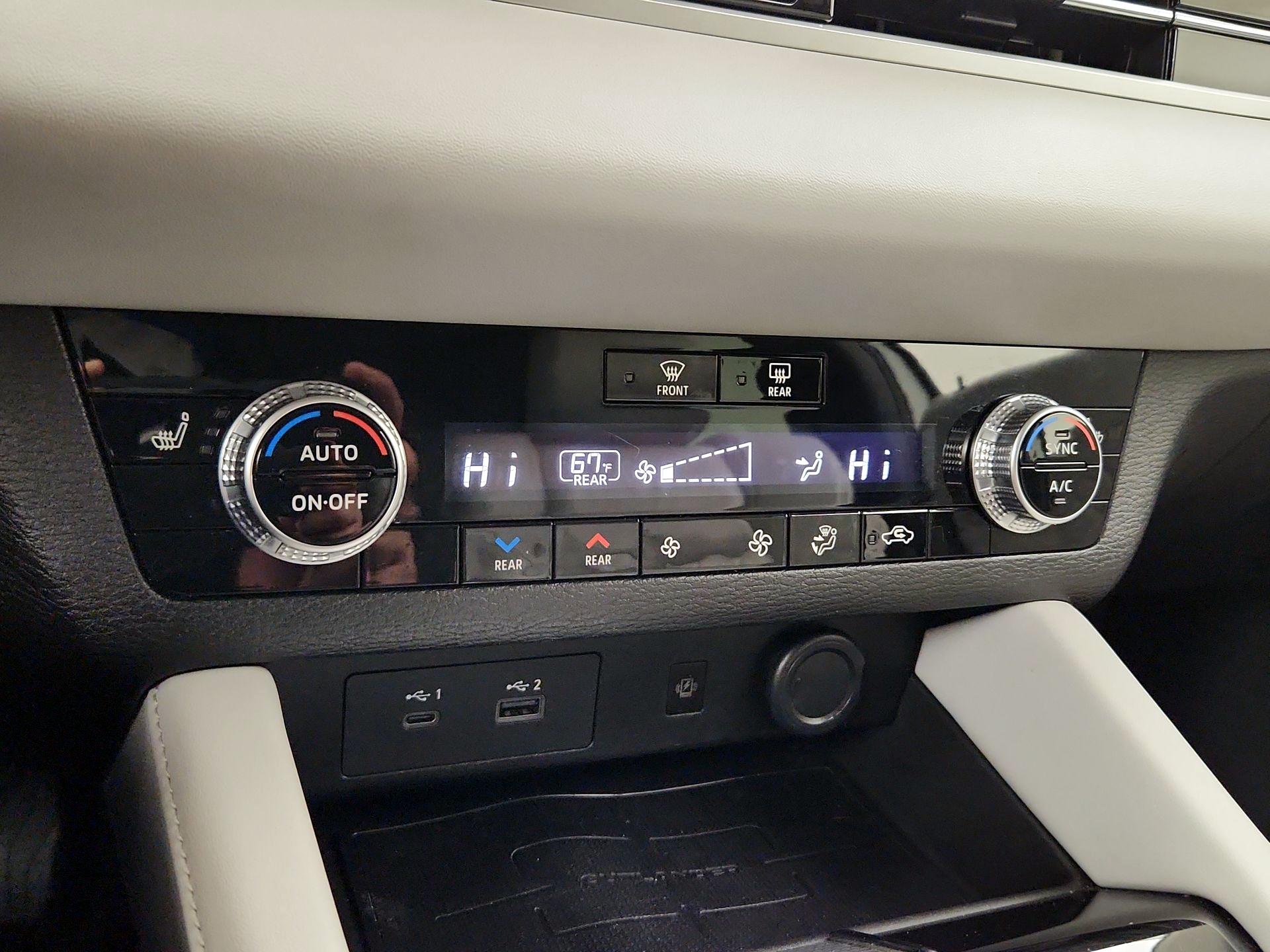 Thumbnail: 2022 Mitsubishi Outlander - 17