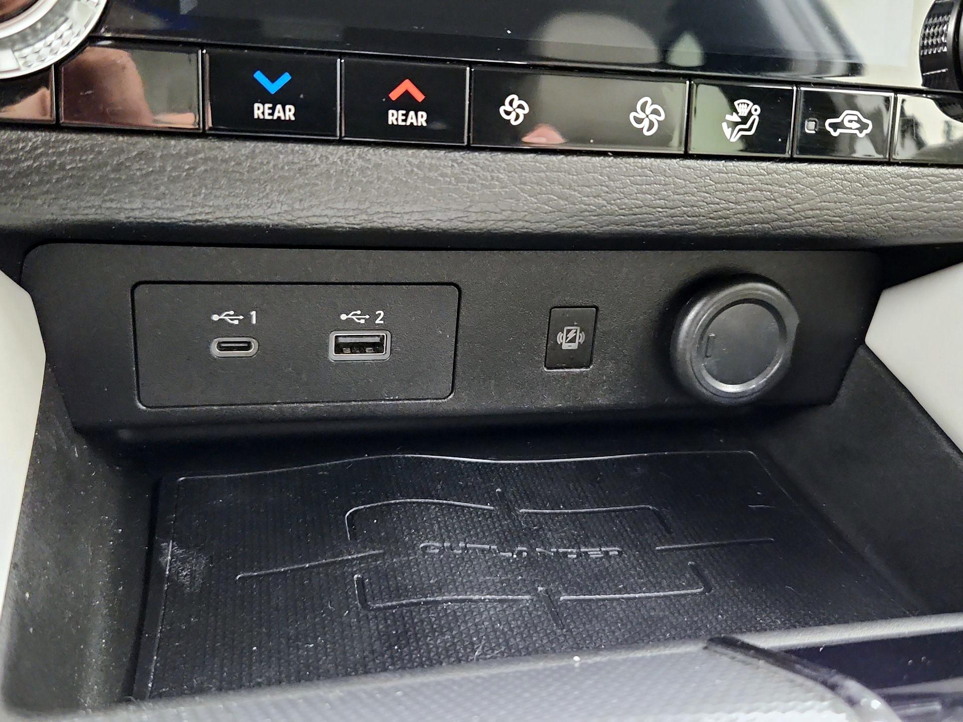 Thumbnail: 2022 Mitsubishi Outlander - 19