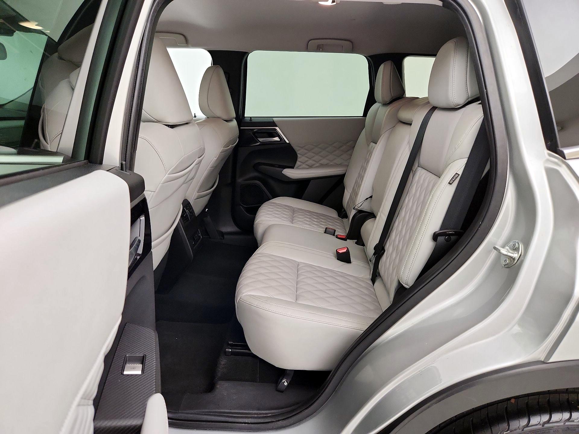 Thumbnail: 2022 Mitsubishi Outlander - 20