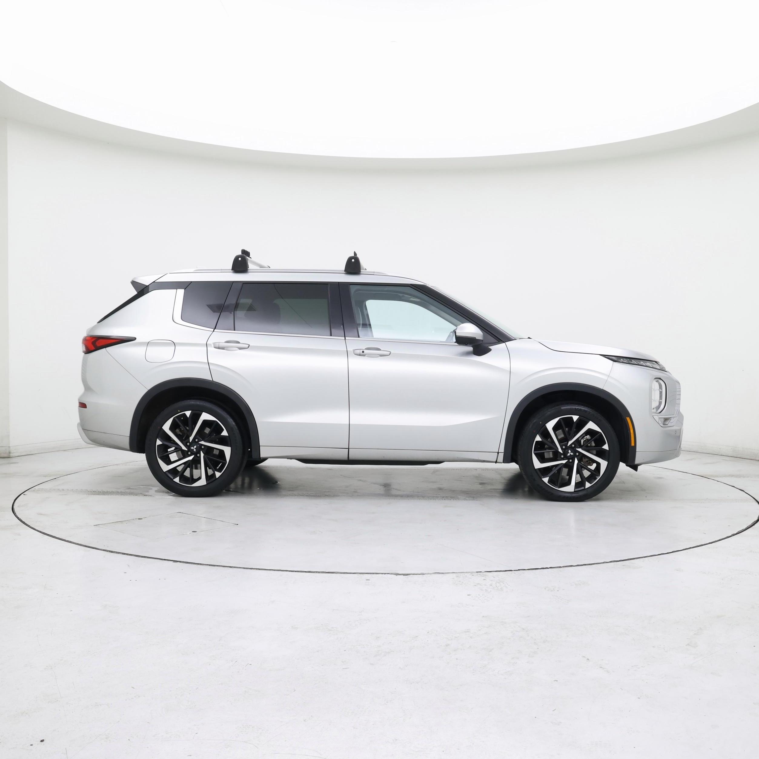 Thumbnail: 2022 Mitsubishi Outlander - 7