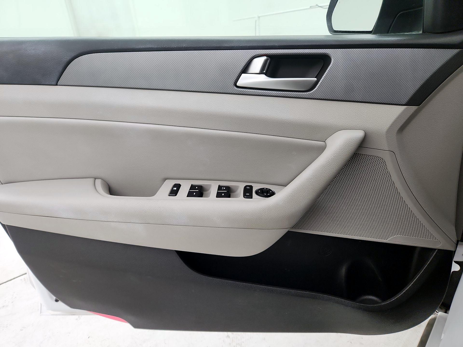 Thumbnail: 2017 Hyundai Sonata - 12