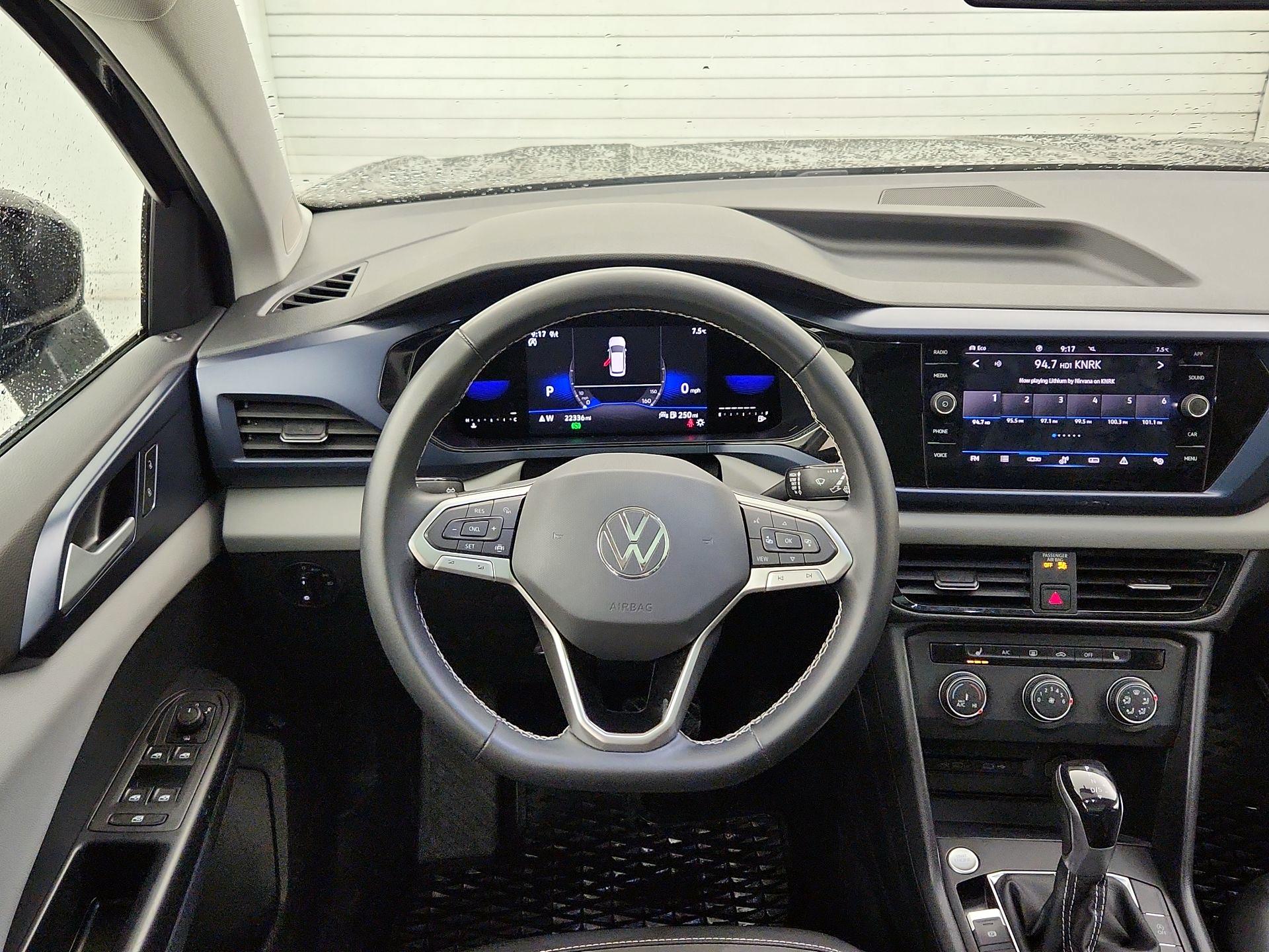 Thumbnail: 2022 Volkswagen Taos - 10