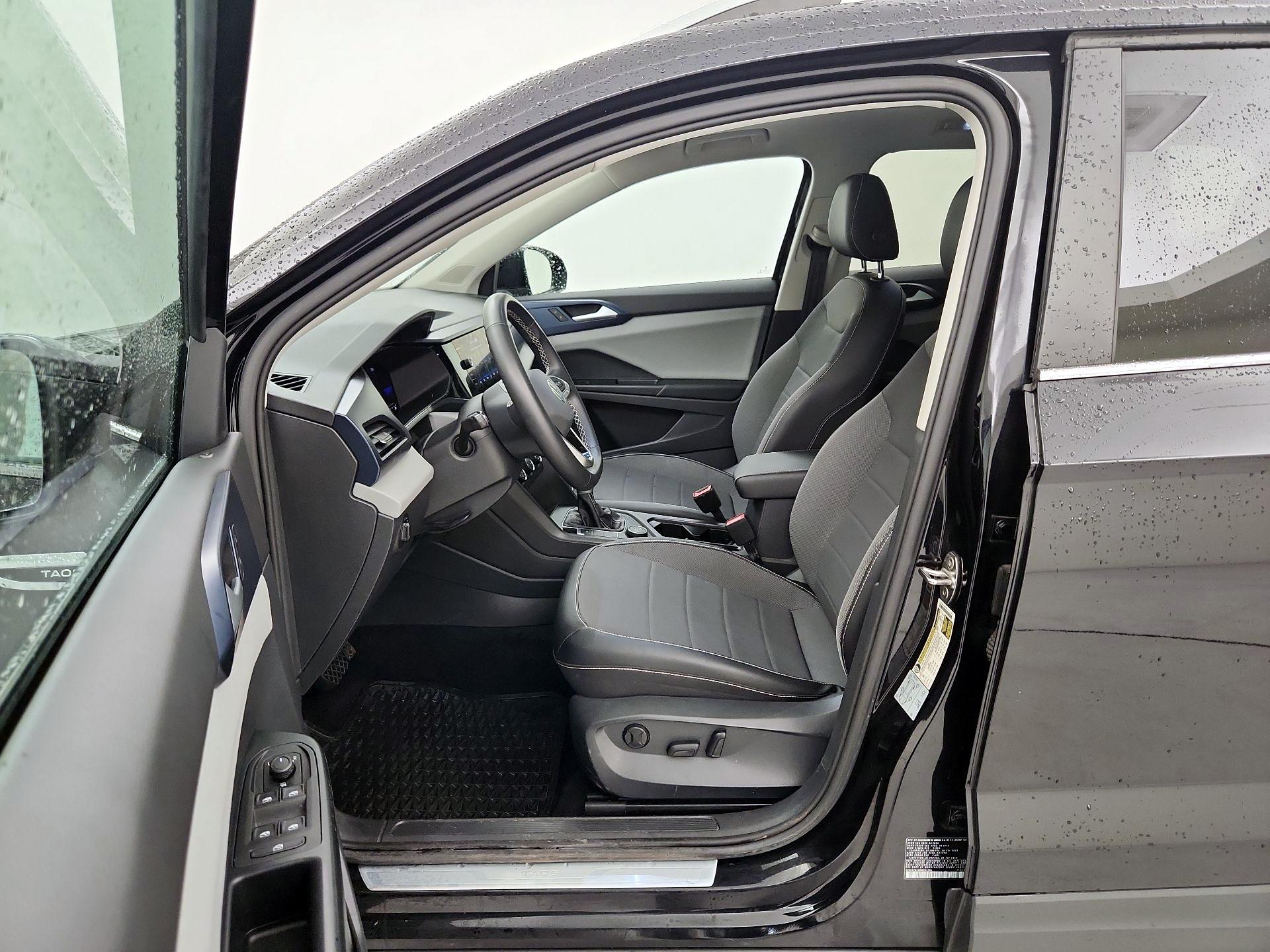 Thumbnail: 2022 Volkswagen Taos - 11