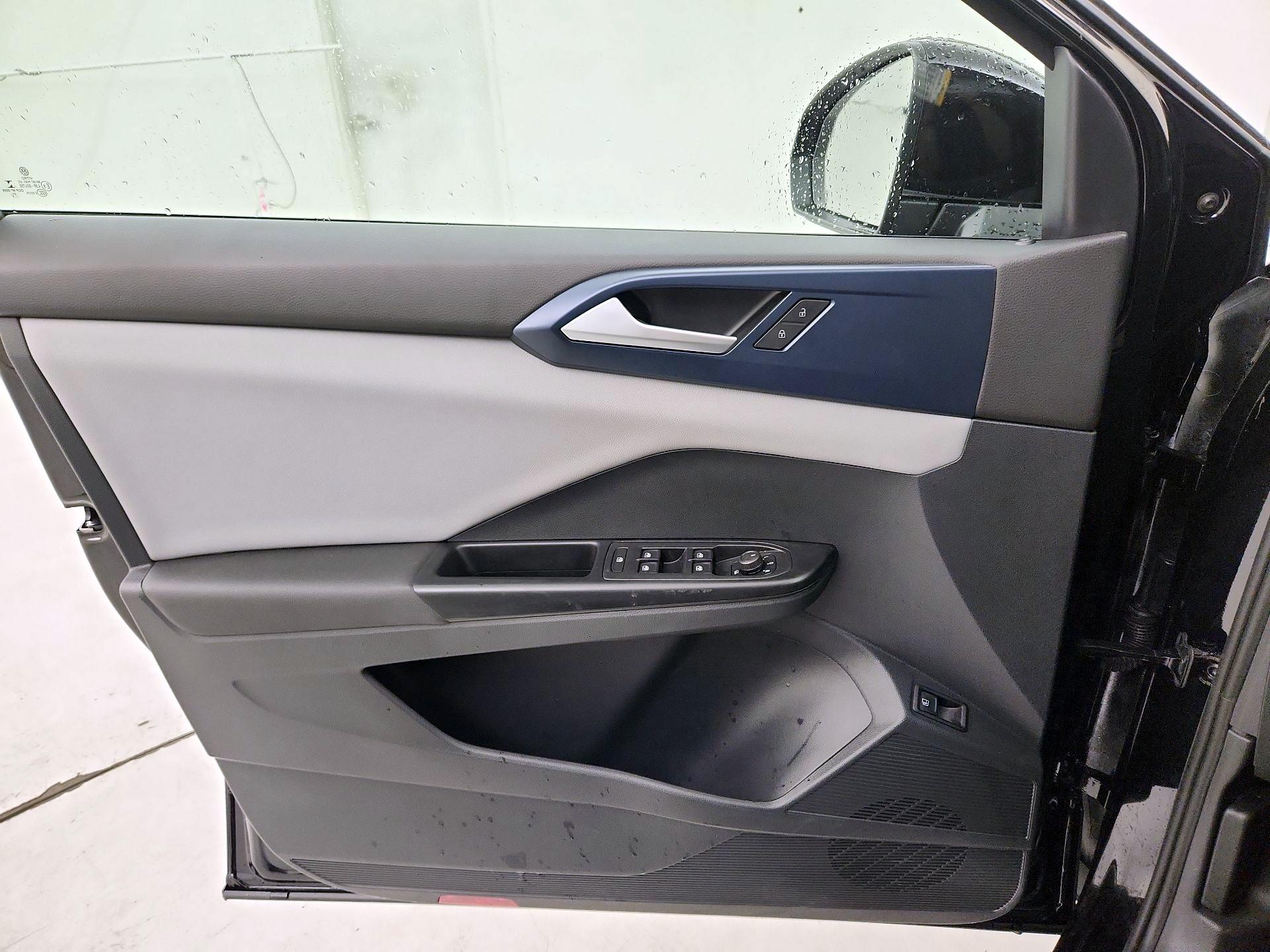 Thumbnail: 2022 Volkswagen Taos - 12