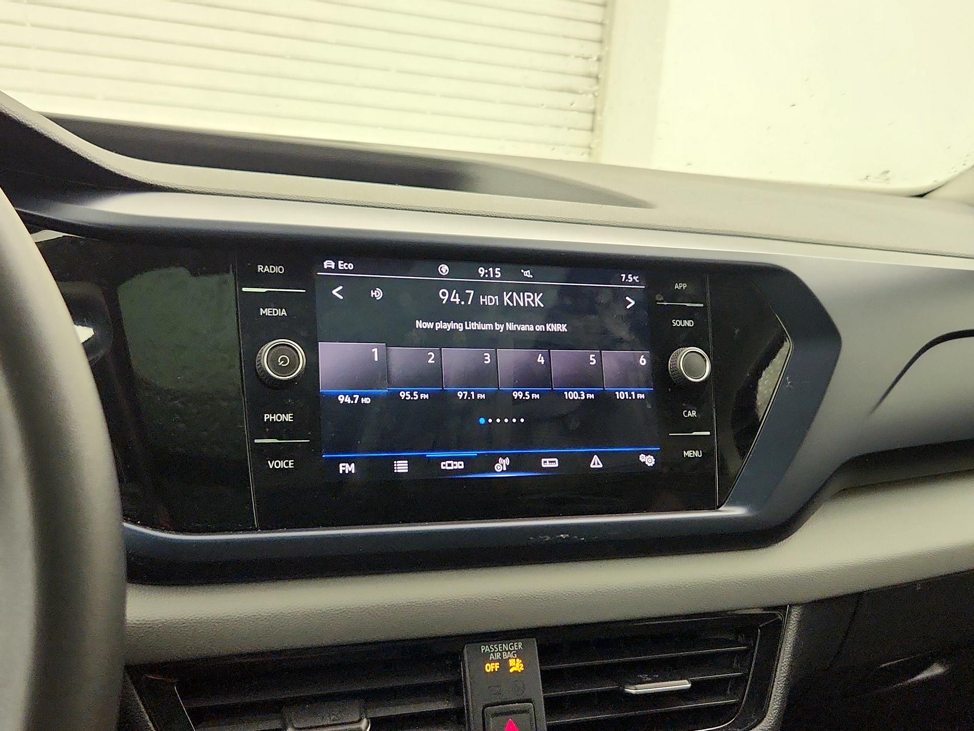 Thumbnail: 2022 Volkswagen Taos - 15