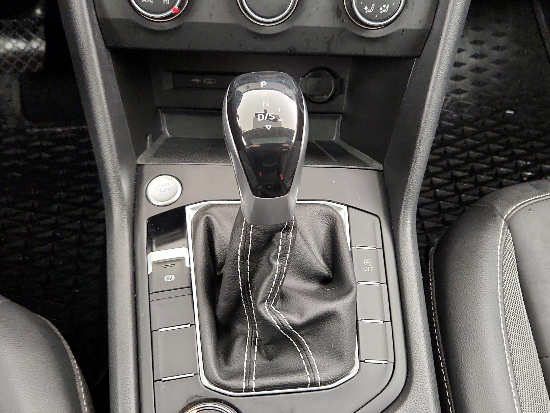 Thumbnail: 2022 Volkswagen Taos - 17