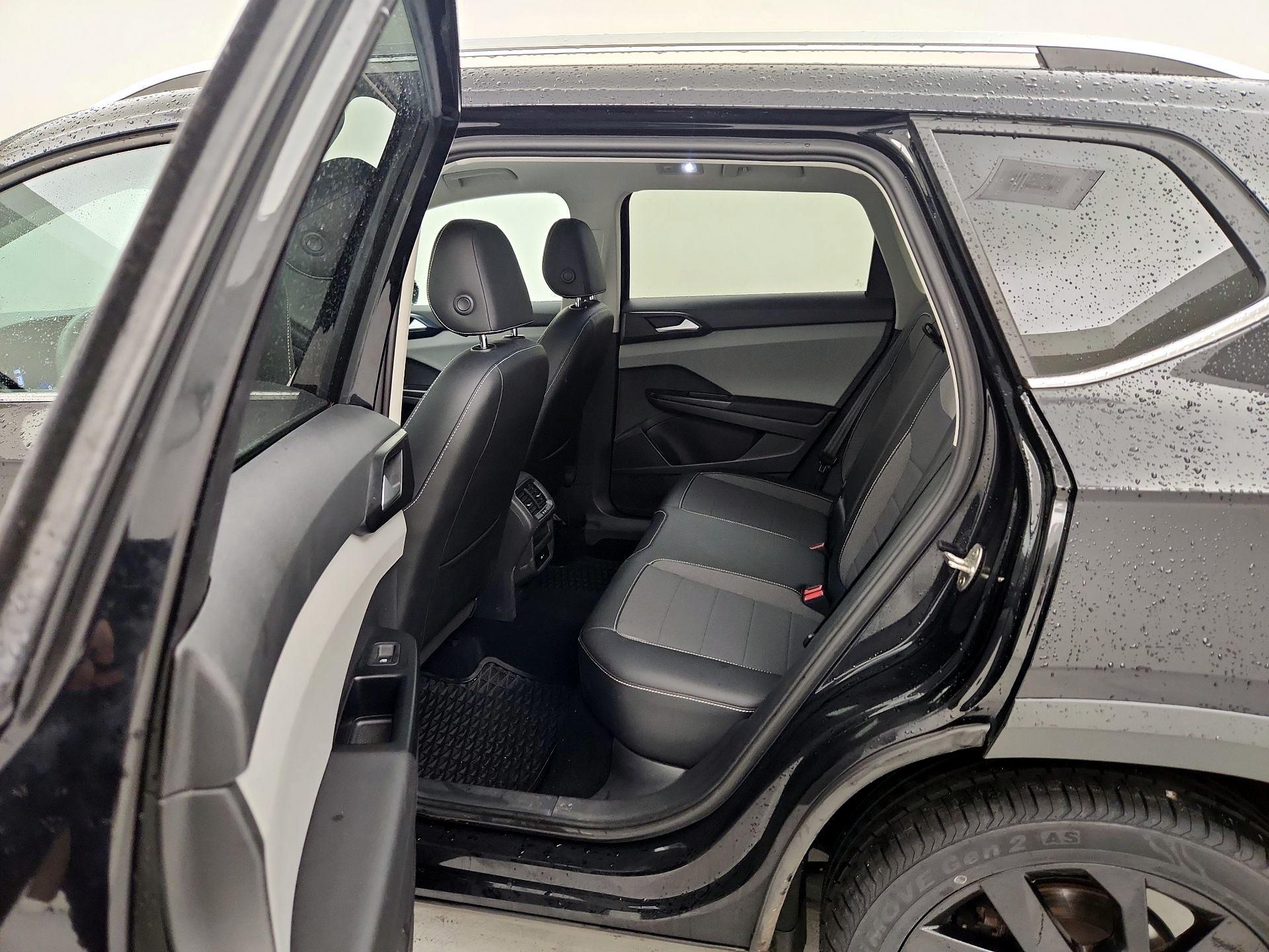 Thumbnail: 2022 Volkswagen Taos - 20