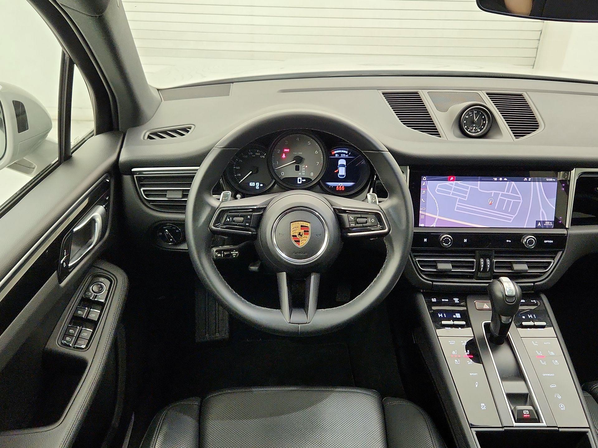 Thumbnail: 2023 Porsche Macan - 10