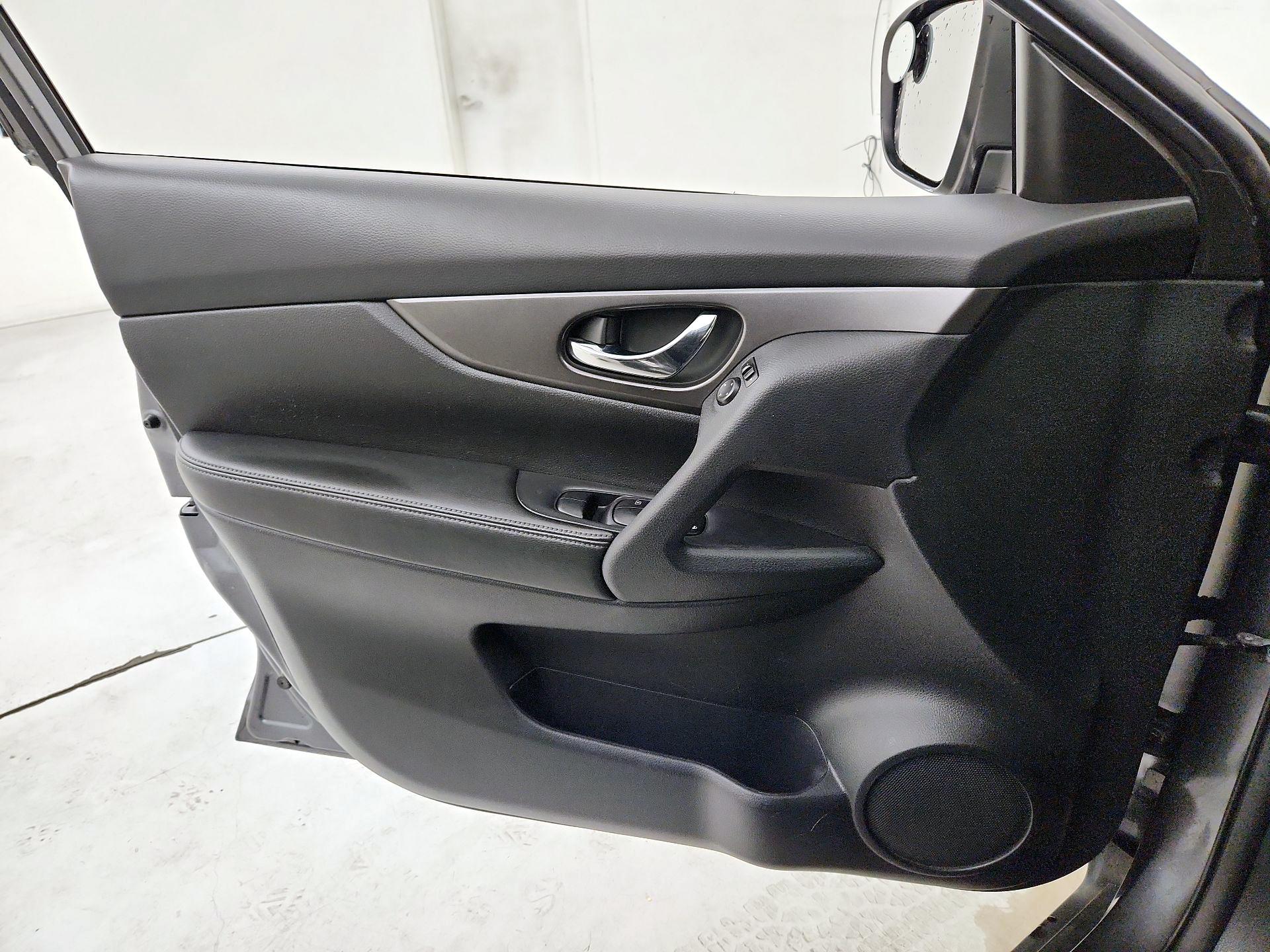 Thumbnail: 2015 Nissan Rogue - 12