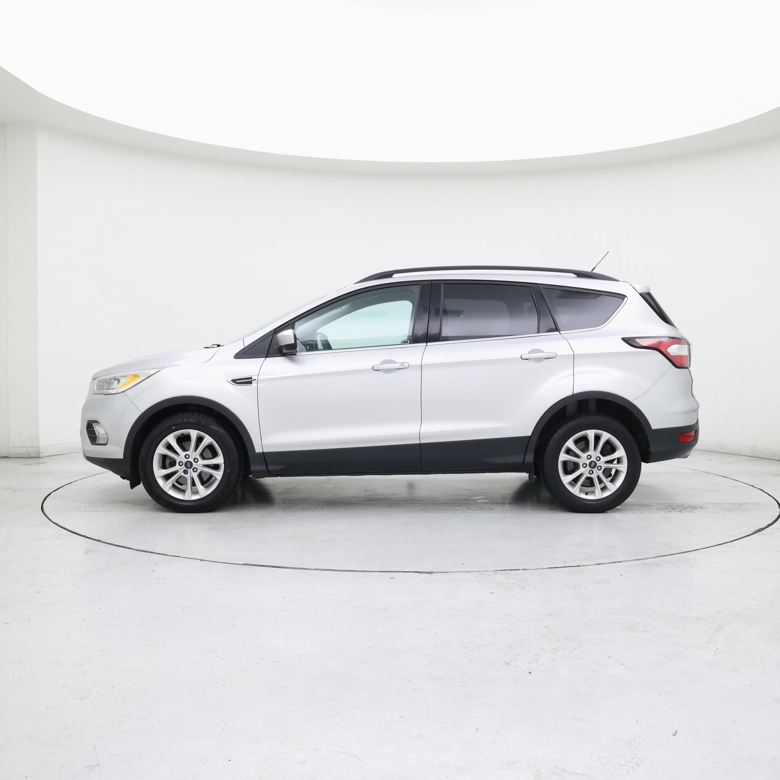 Thumbnail: 2017 Ford Escape - 3