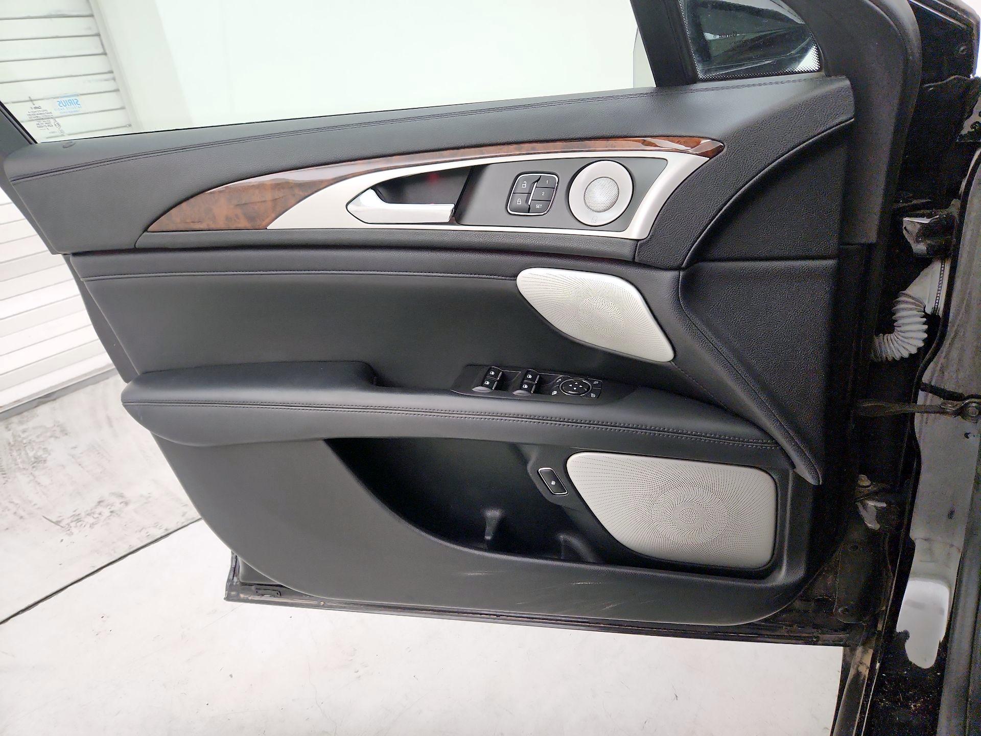 Thumbnail: 2017 Lincoln MKZ - 12