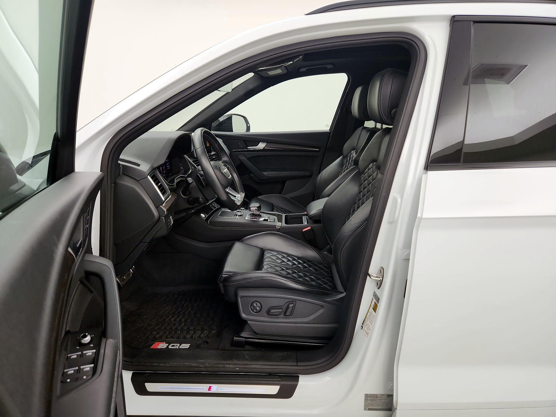 Thumbnail: 2020 Audi SQ5 - 11