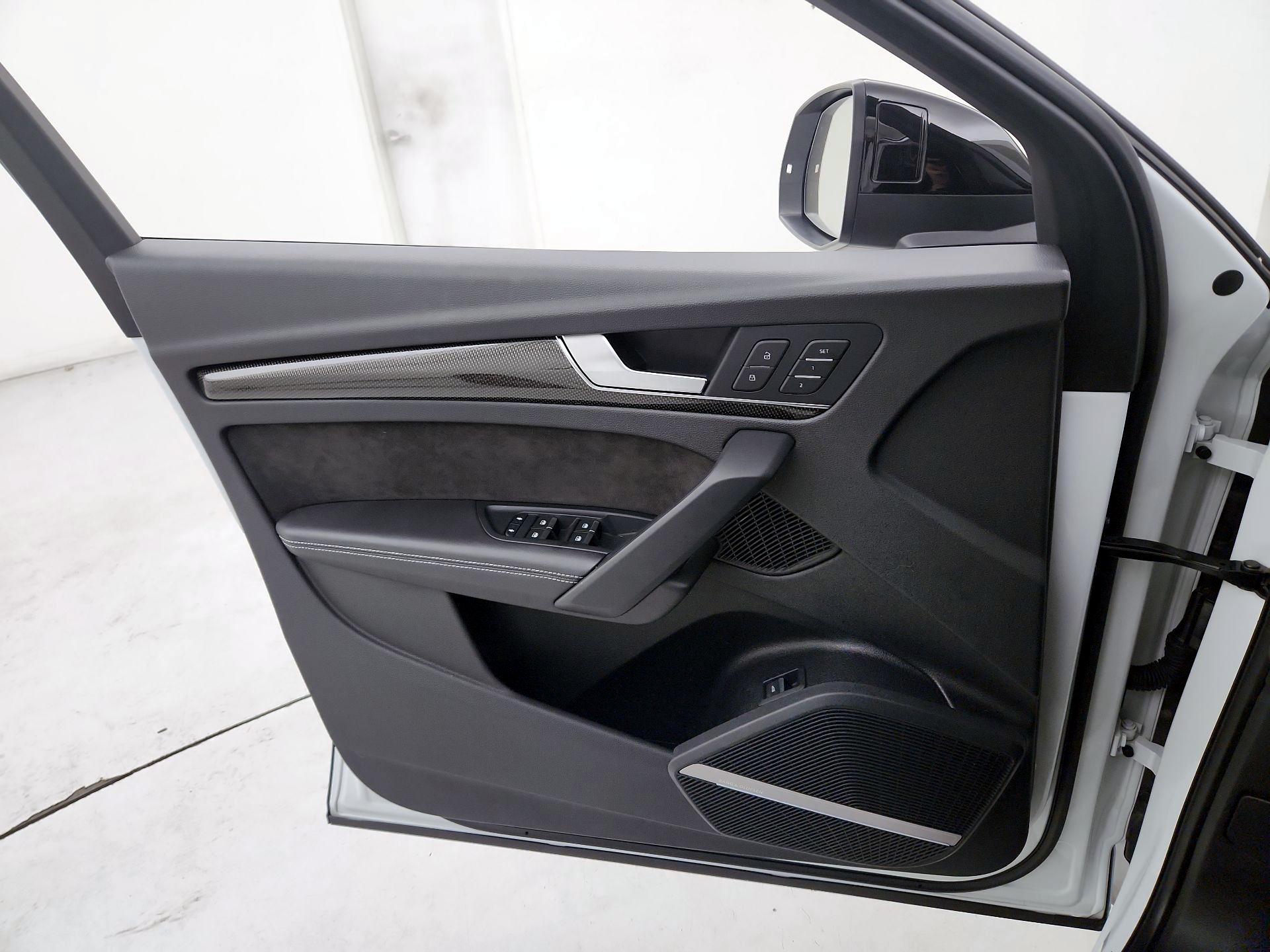 Thumbnail: 2020 Audi SQ5 - 12