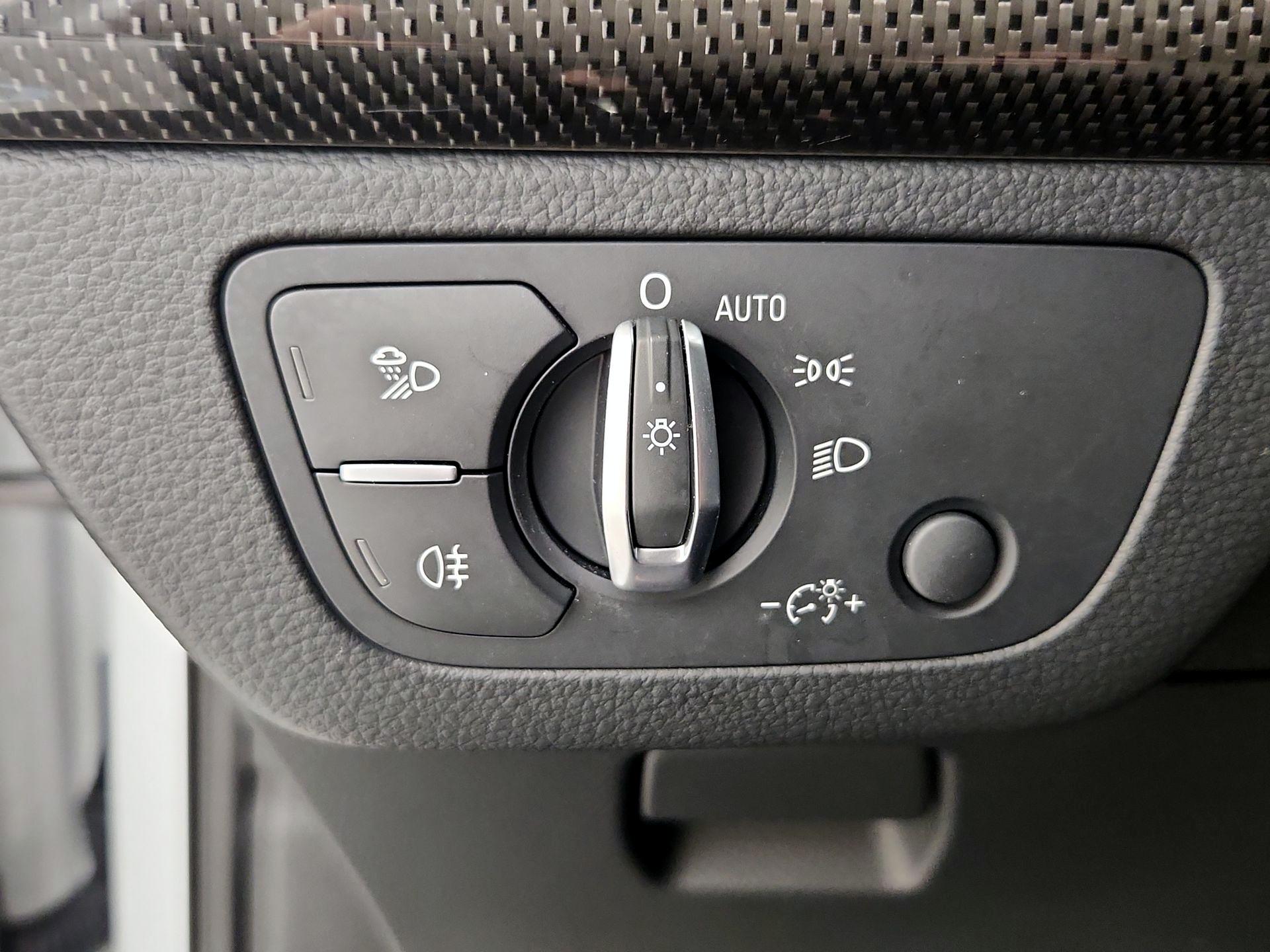 Thumbnail: 2020 Audi SQ5 - 13