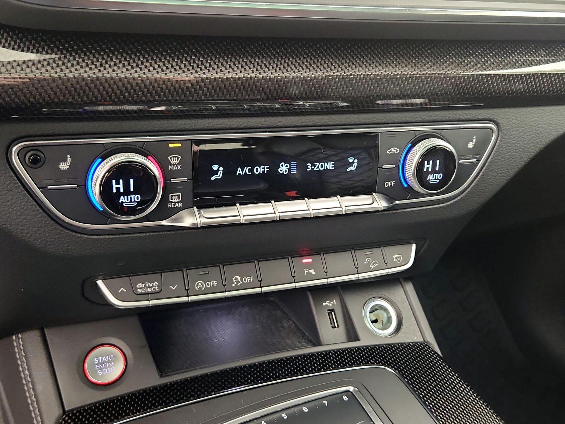 Thumbnail: 2020 Audi SQ5 - 16