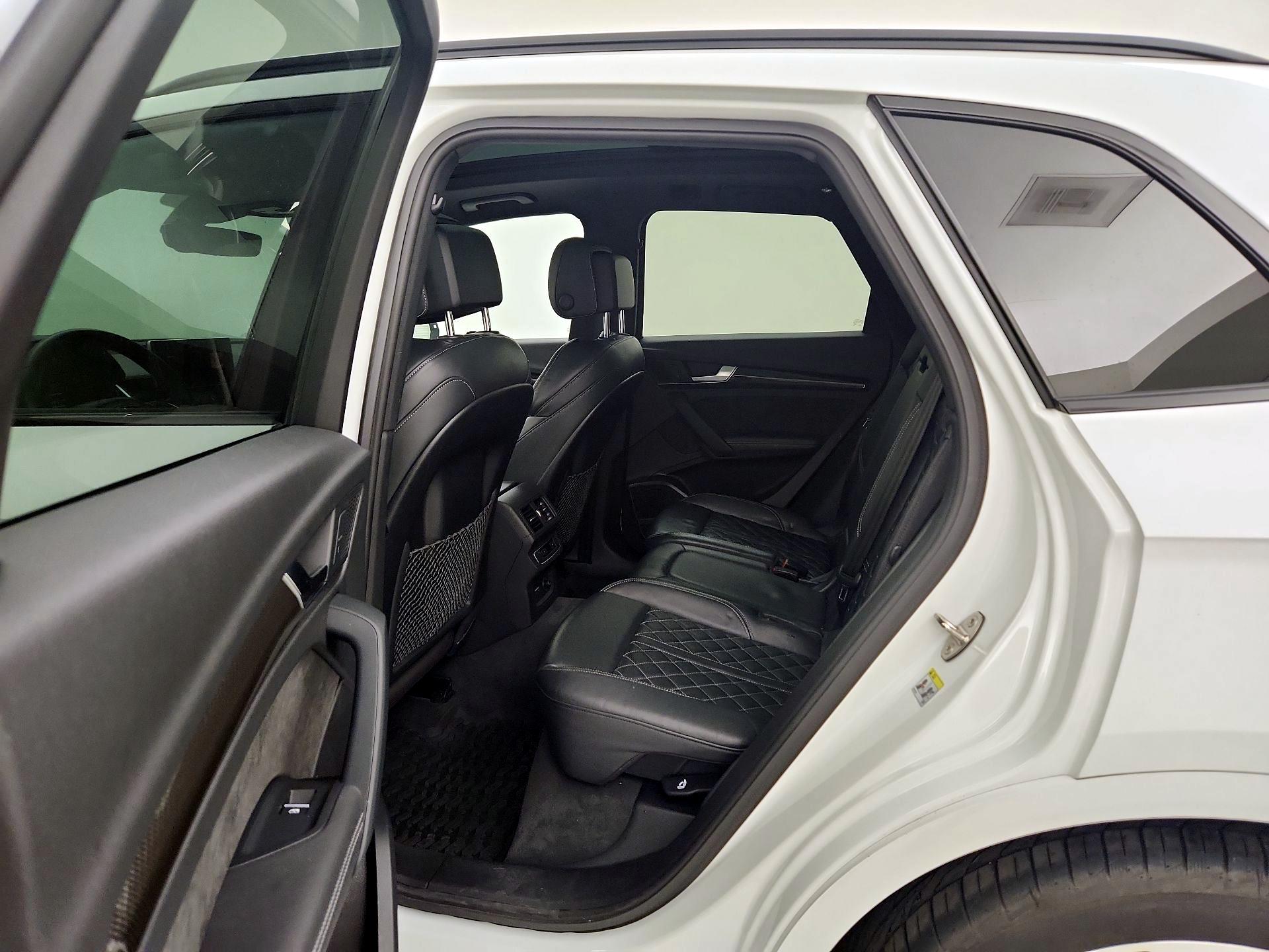 Thumbnail: 2020 Audi SQ5 - 20