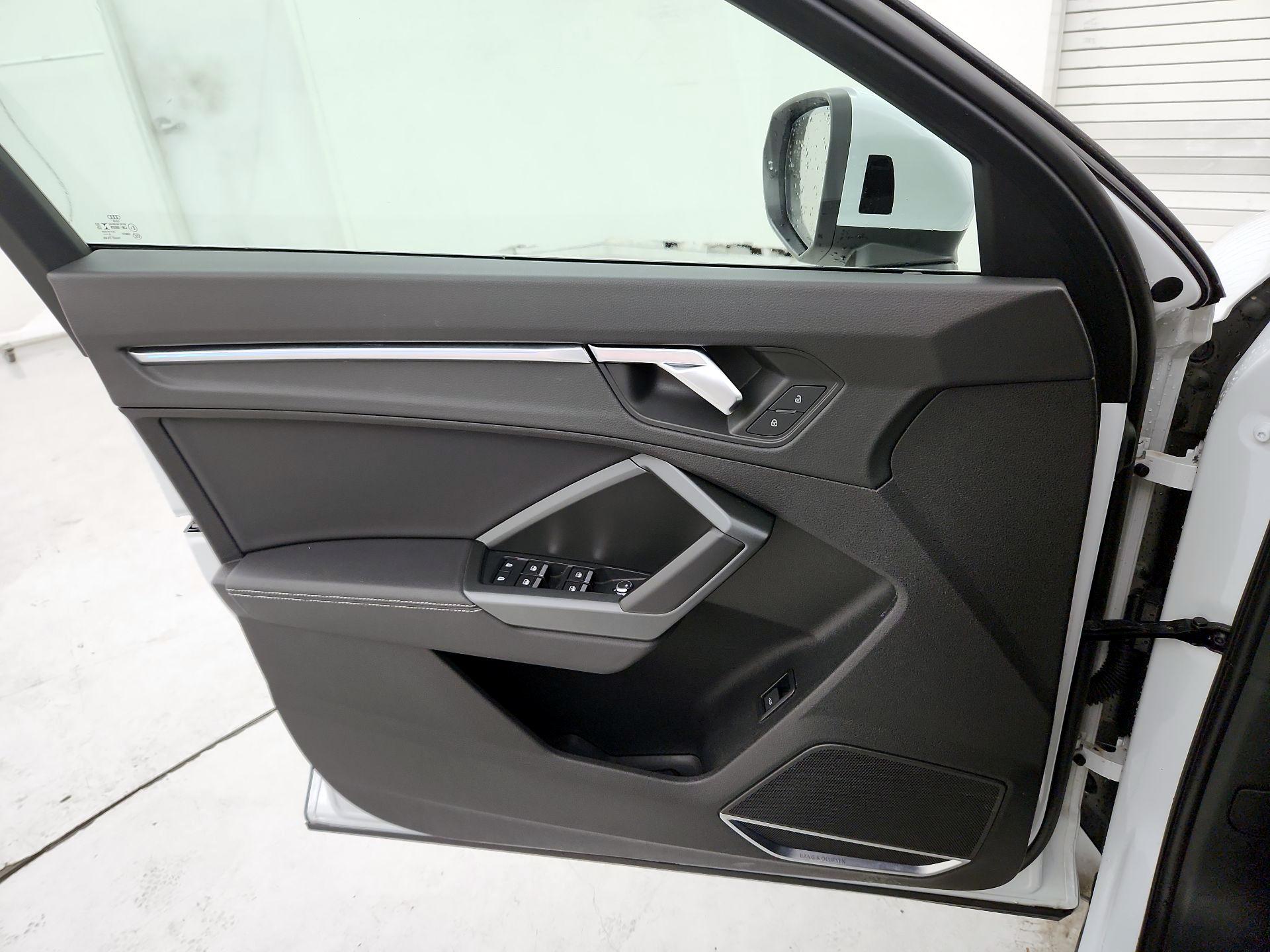 Thumbnail: 2020 Audi Q3 - 12