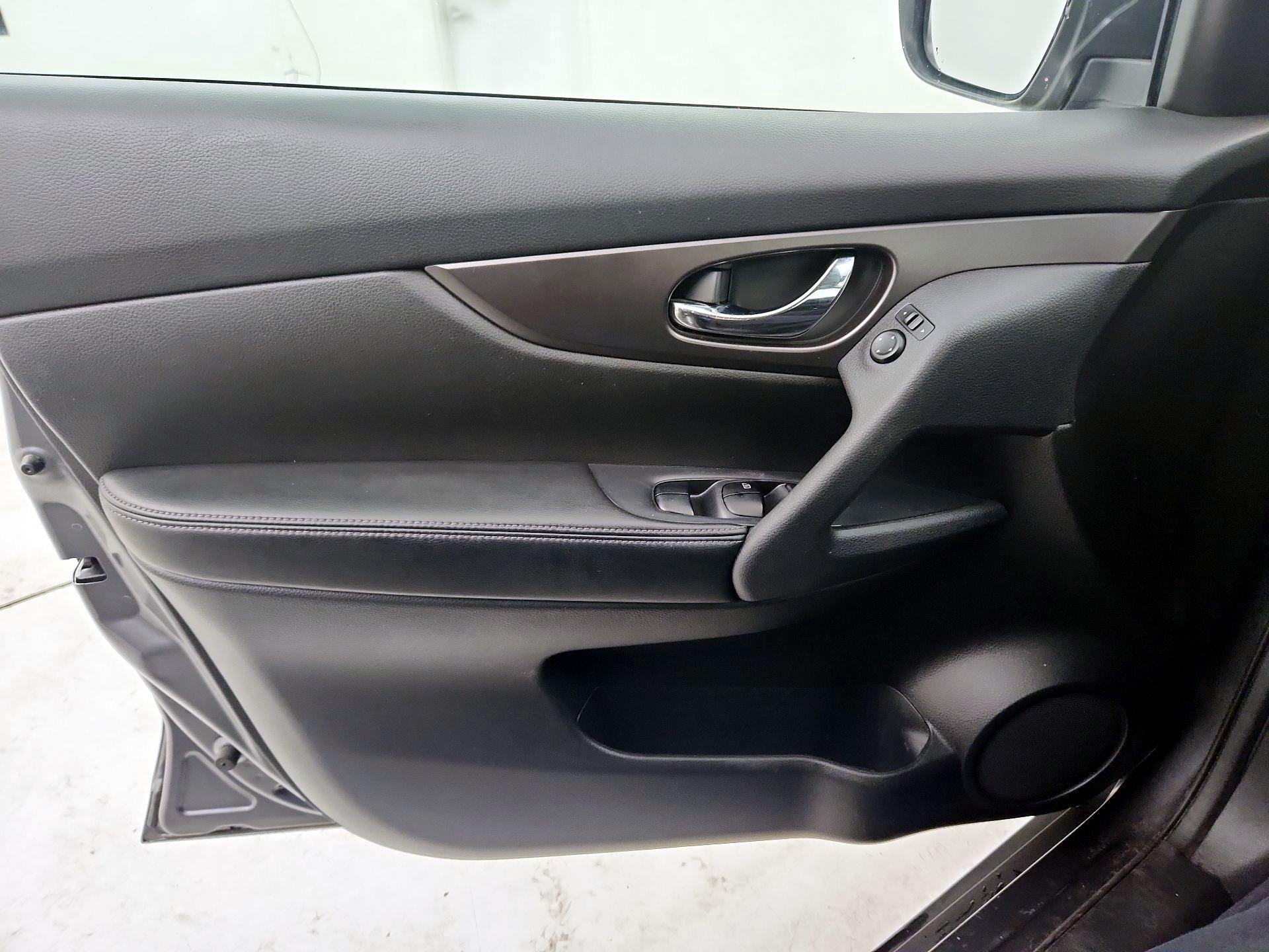 Thumbnail: 2014 Nissan Rogue - 12