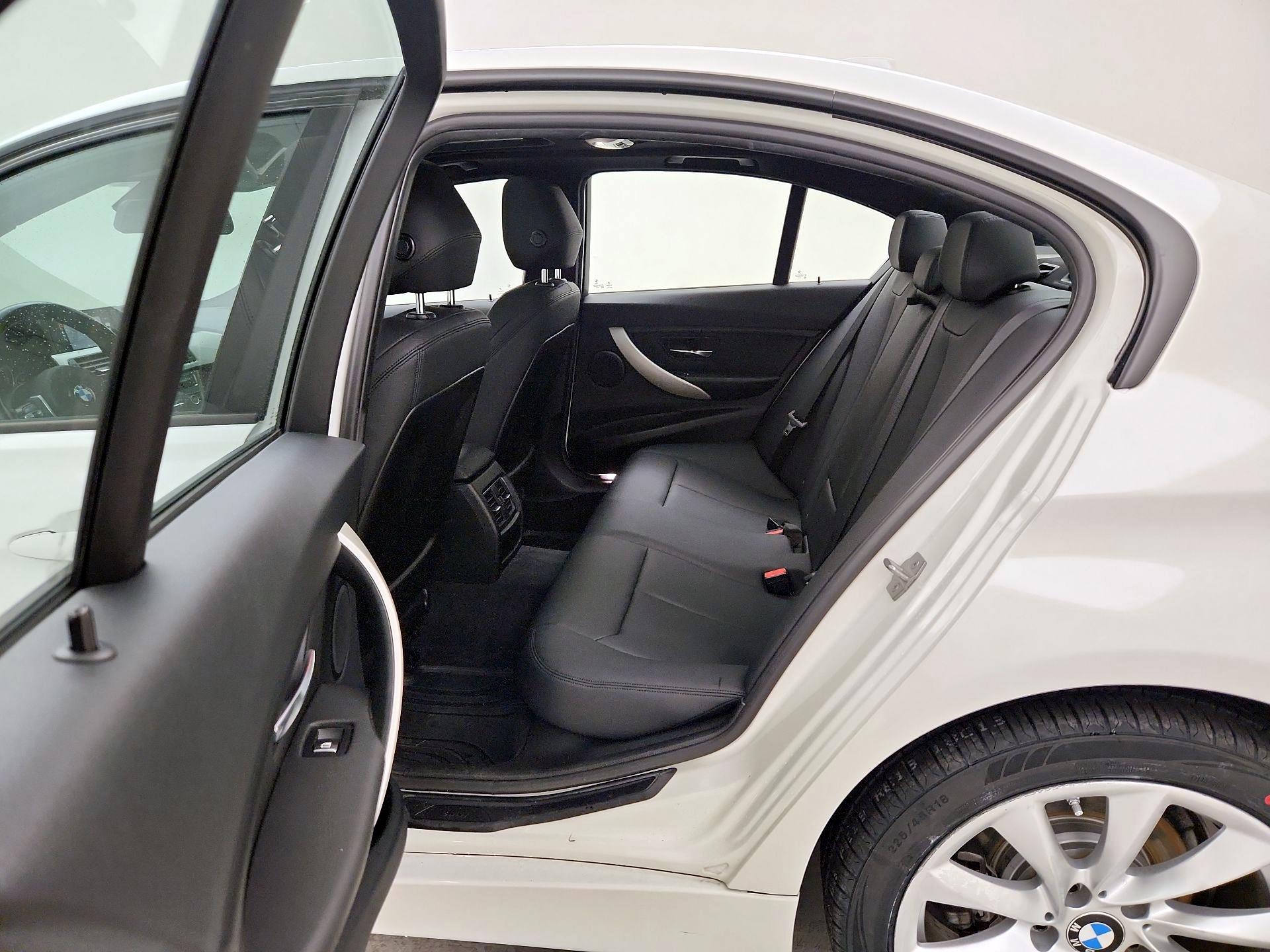 Thumbnail: 2016 BMW 3 Series - 20