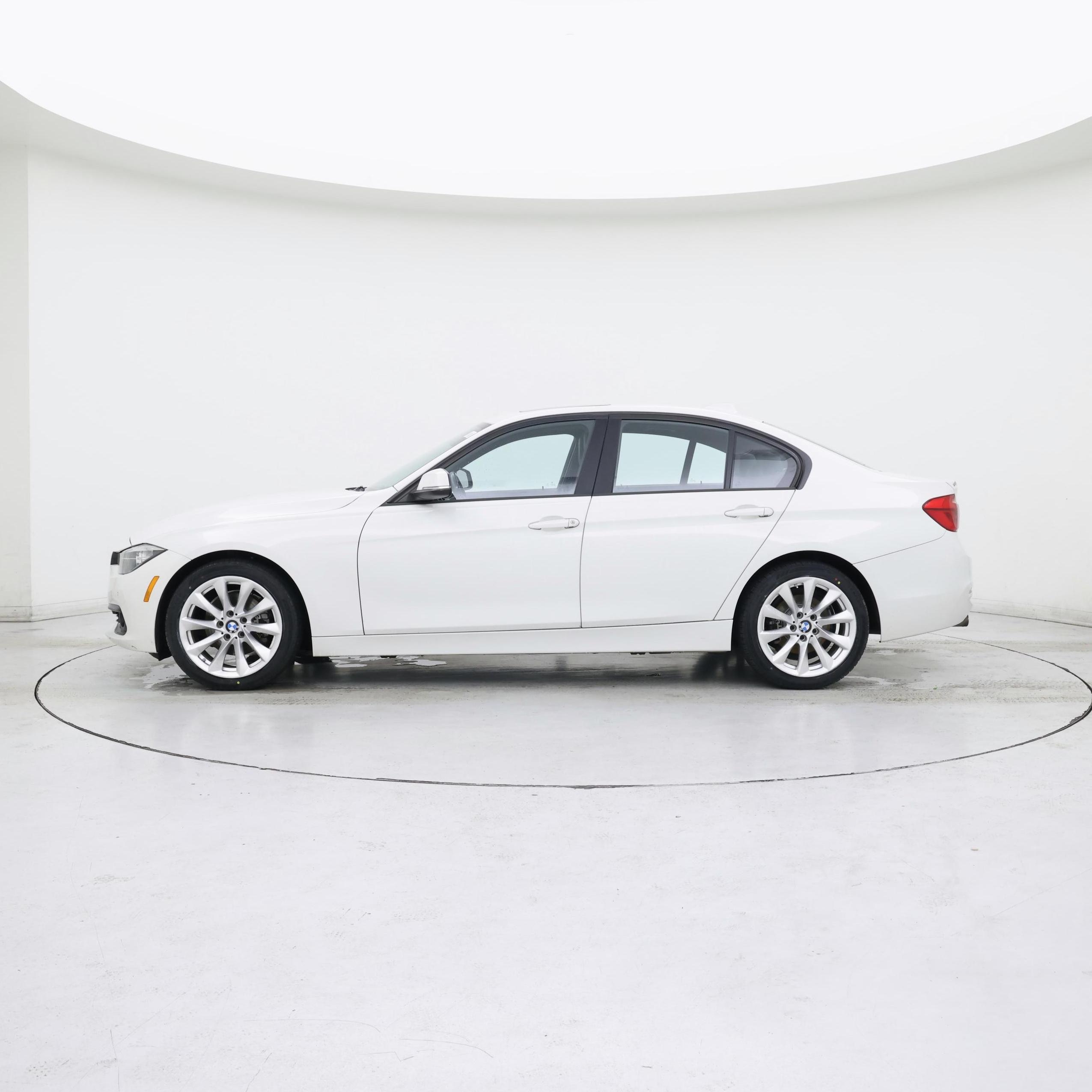 Thumbnail: 2016 BMW 3 Series - 3