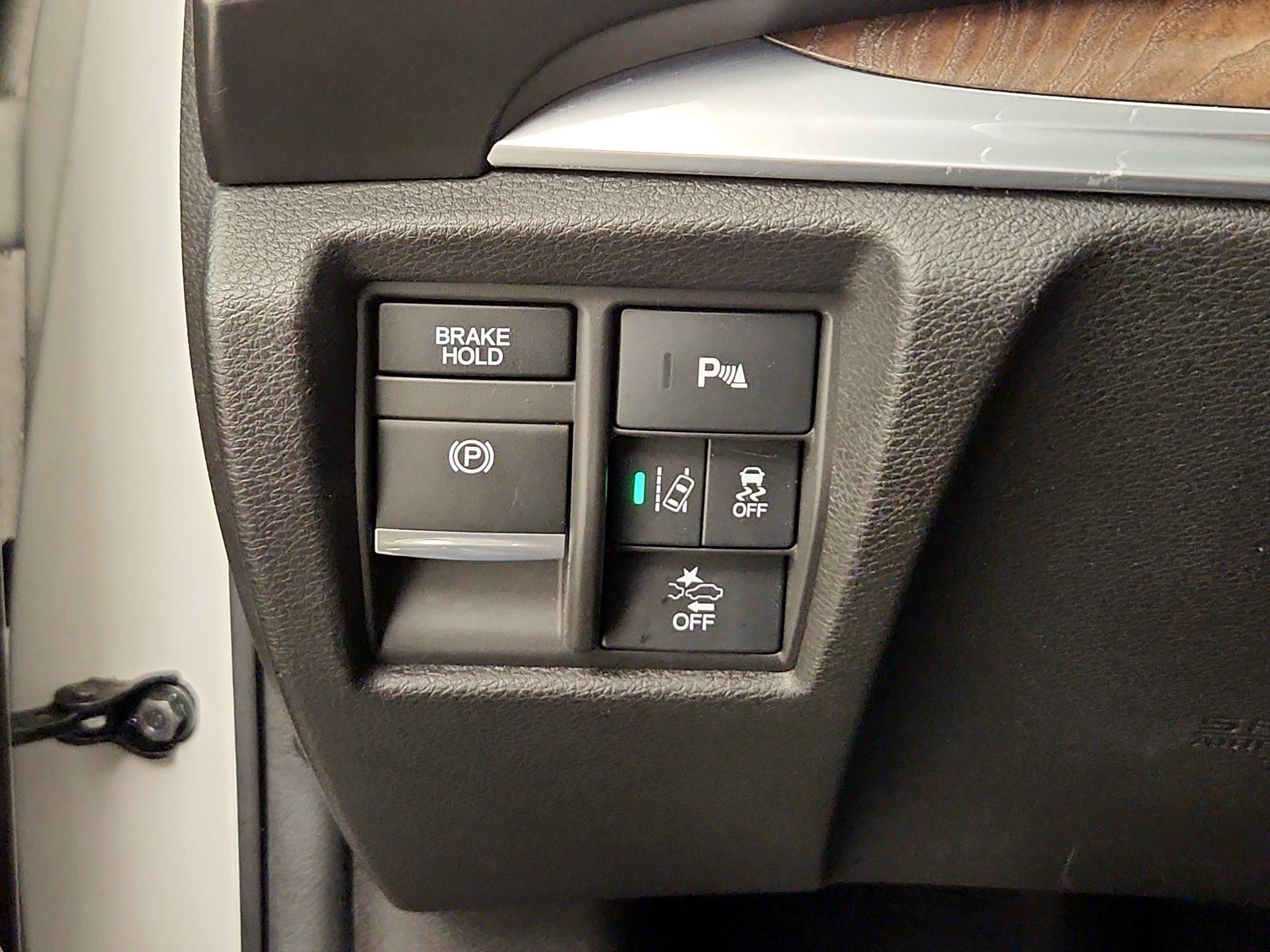 Thumbnail: 2020 Acura MDX - 13