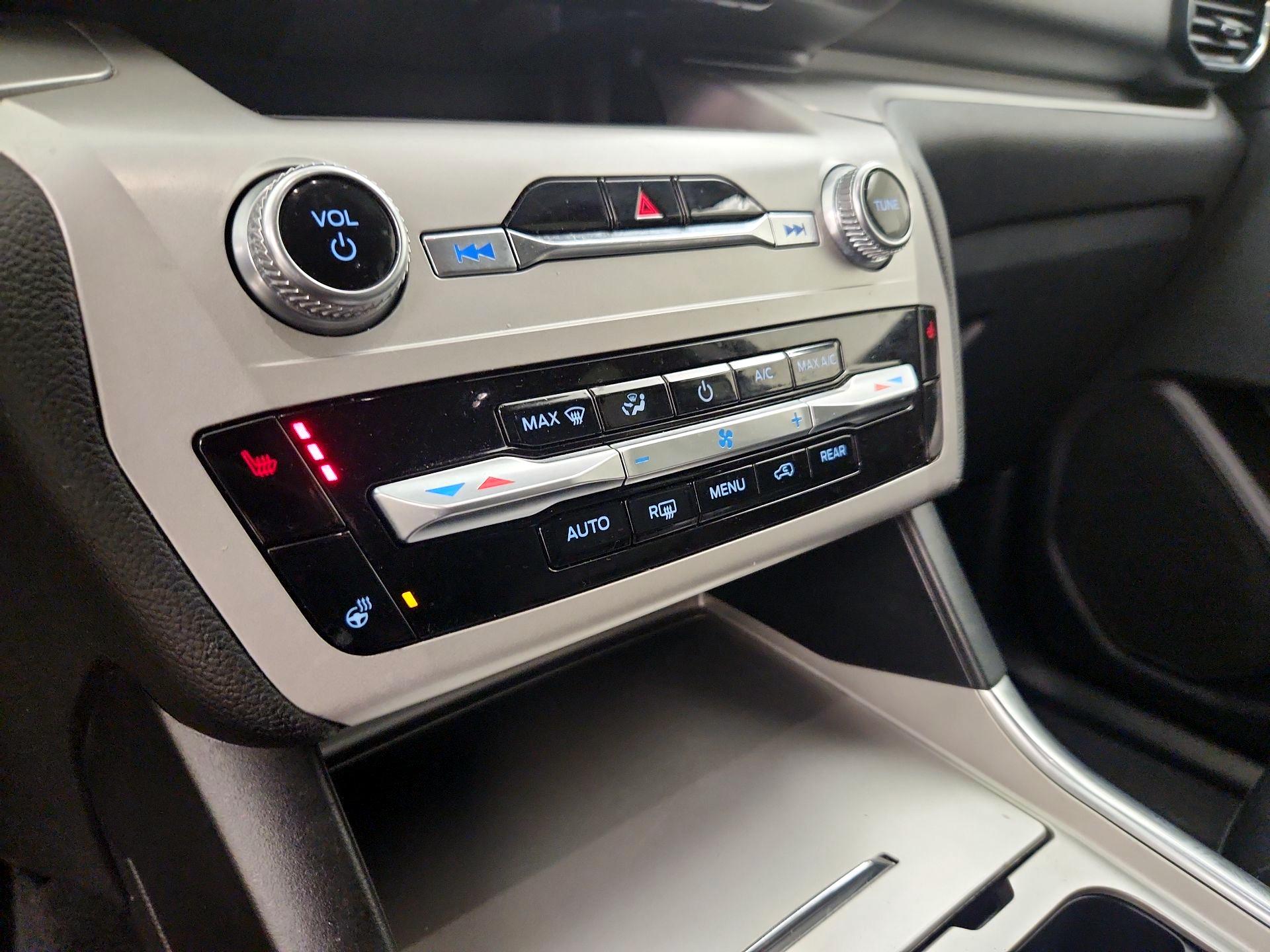 Thumbnail: 2022 Ford Explorer - 16