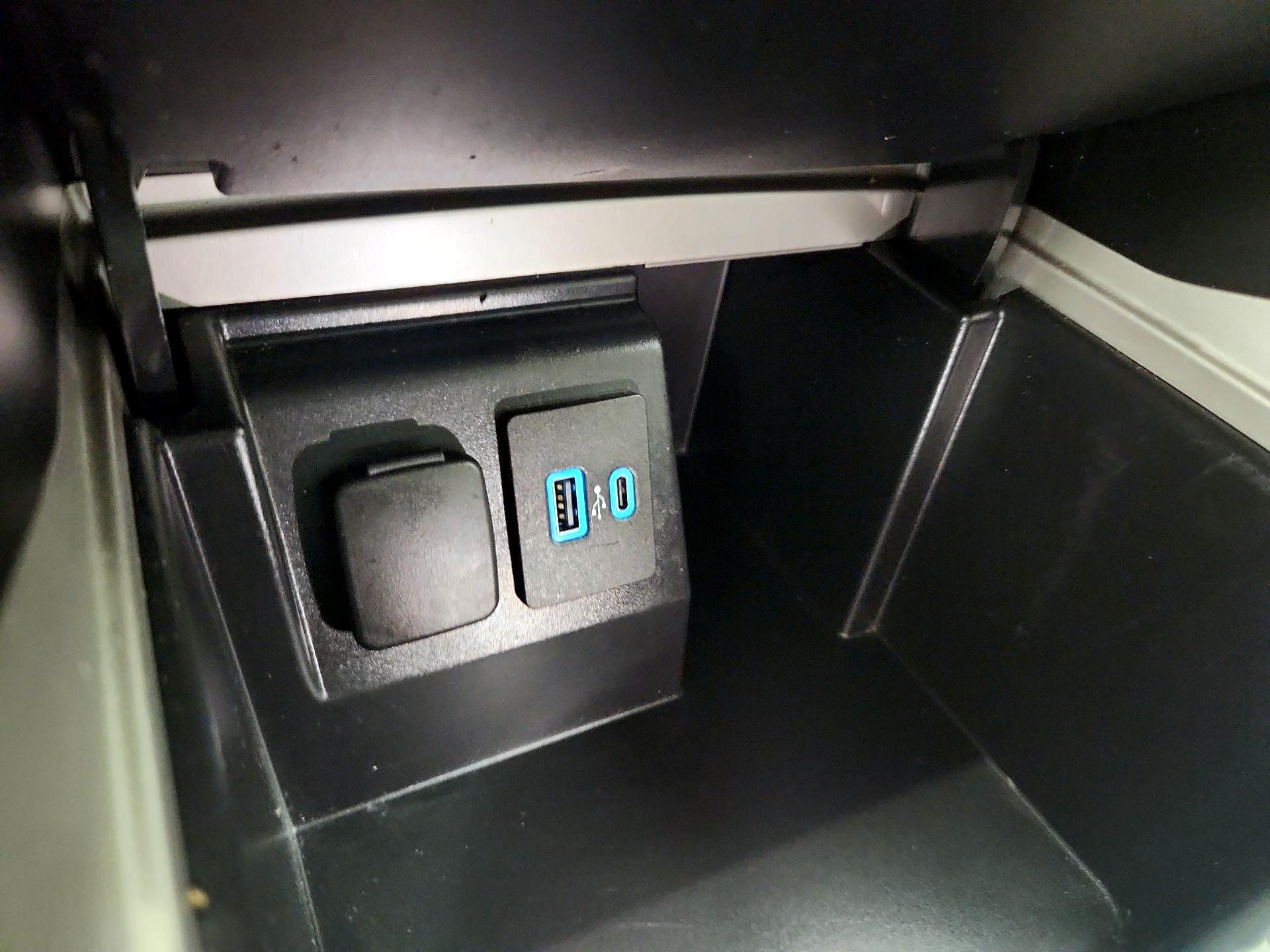 Thumbnail: 2022 Ford Explorer - 18