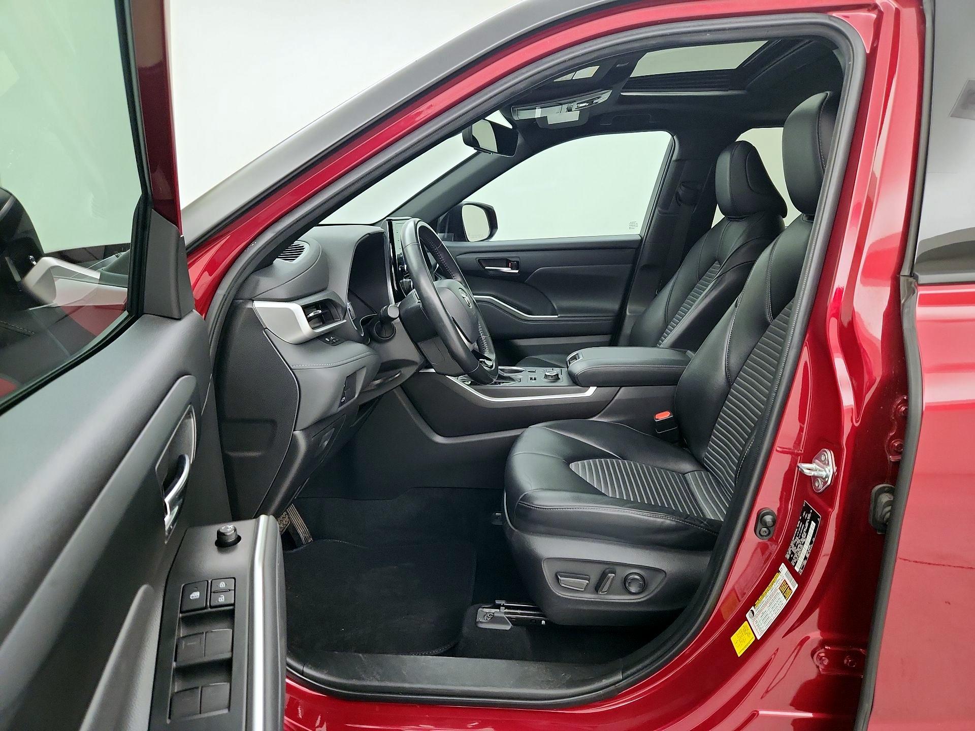 Thumbnail: 2022 Toyota Highlander - 11