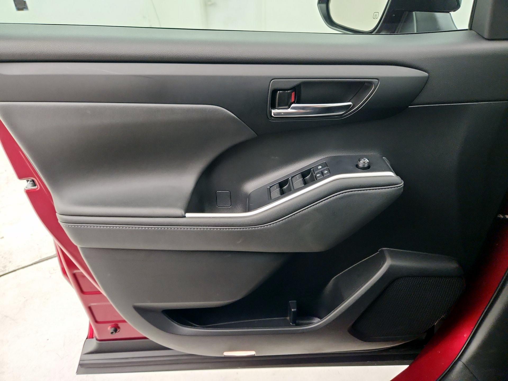 Thumbnail: 2022 Toyota Highlander - 12