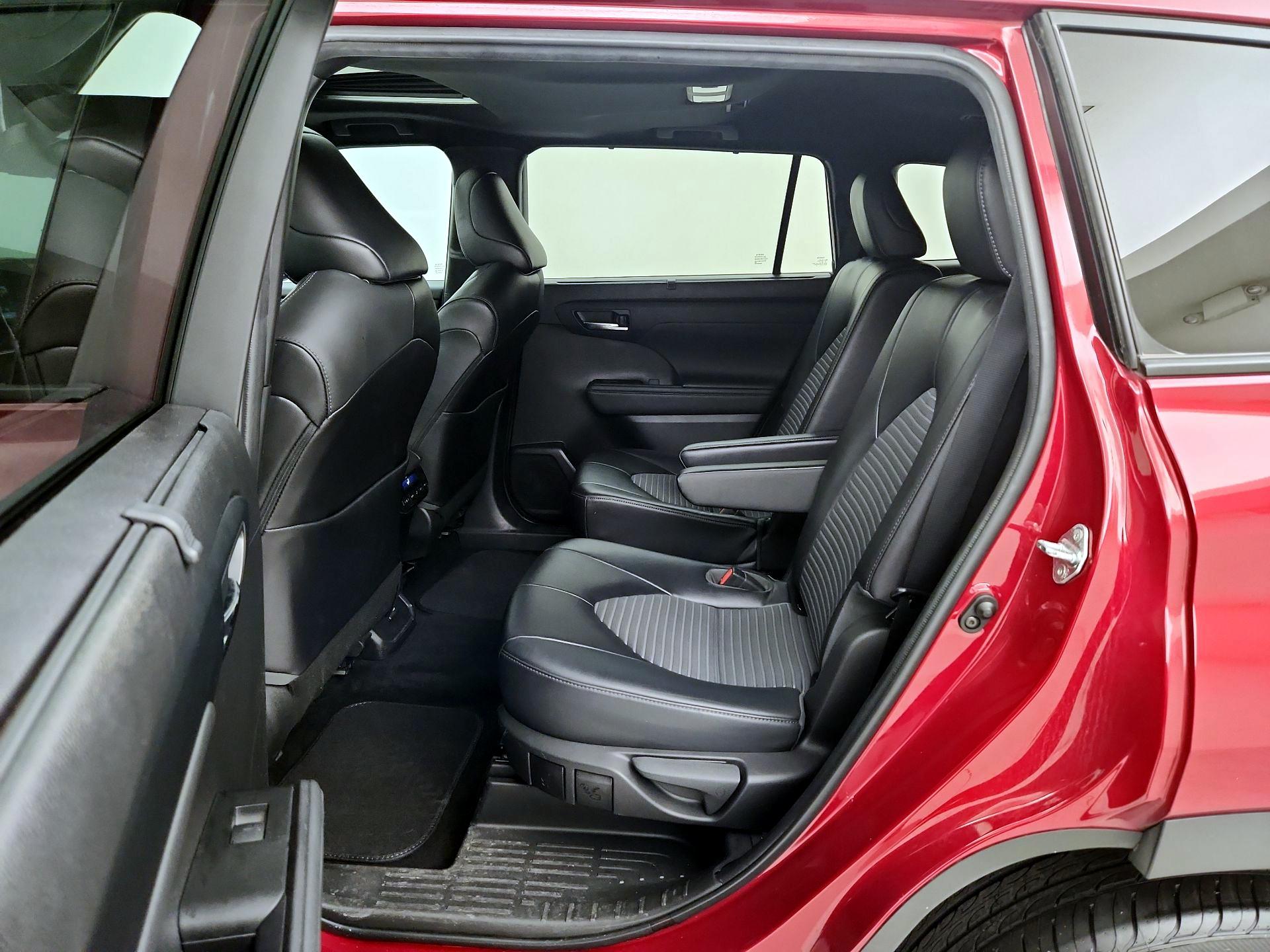 Thumbnail: 2022 Toyota Highlander - 20