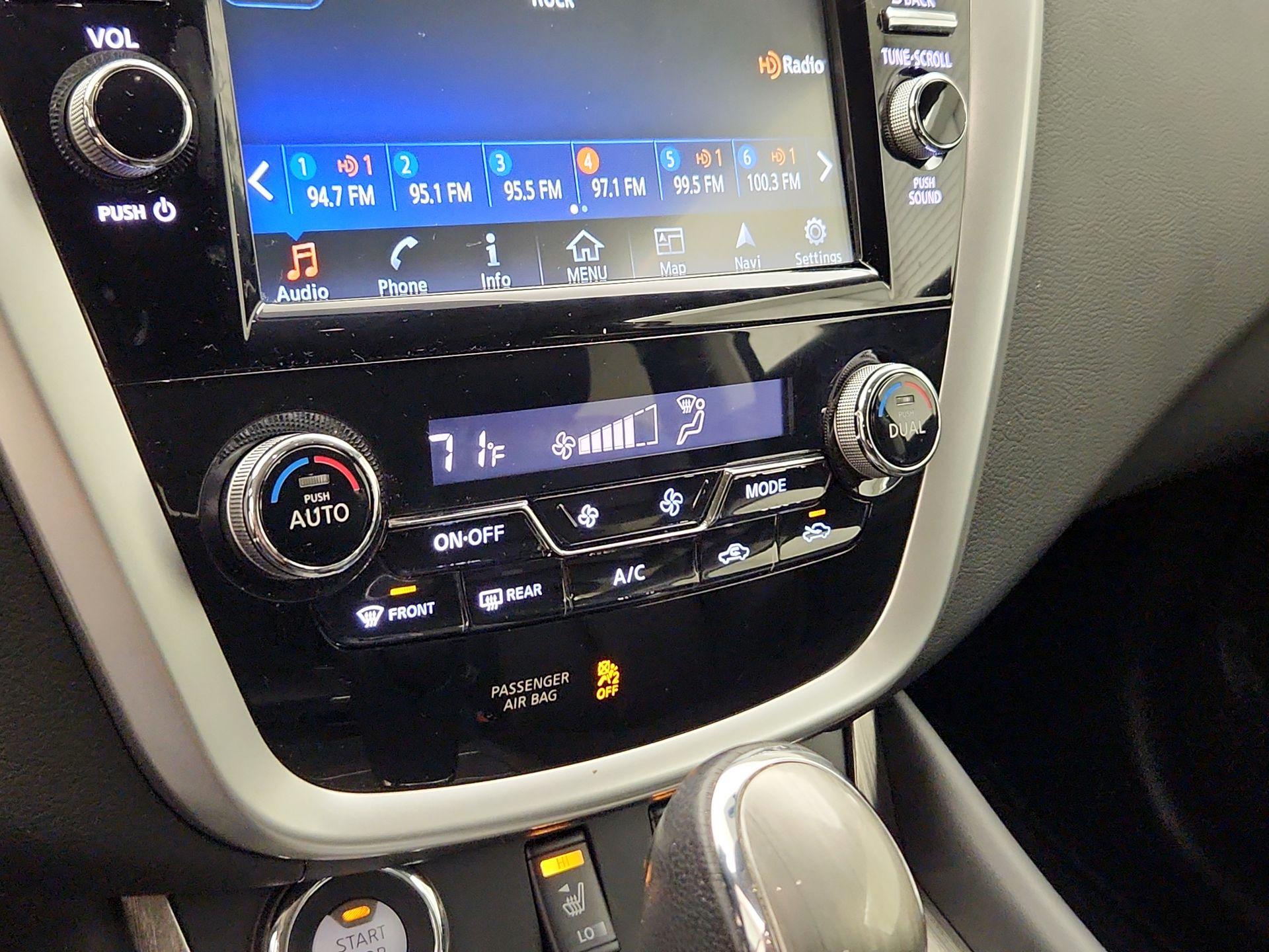 Thumbnail: 2015 Nissan Murano - 17