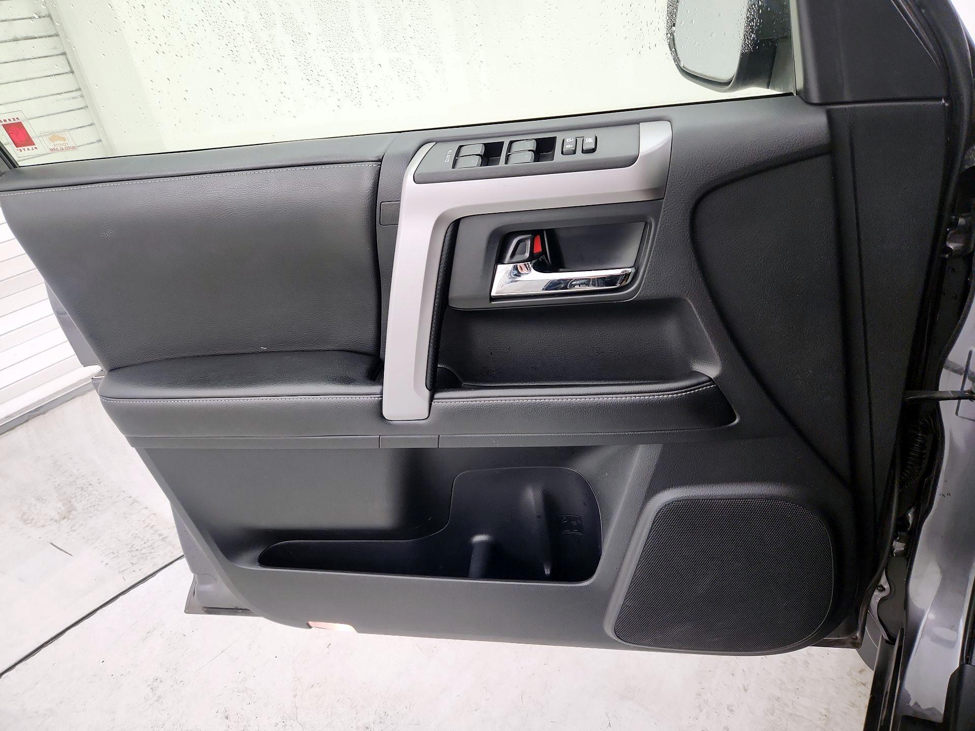 Thumbnail: 2014 Toyota 4Runner - 12