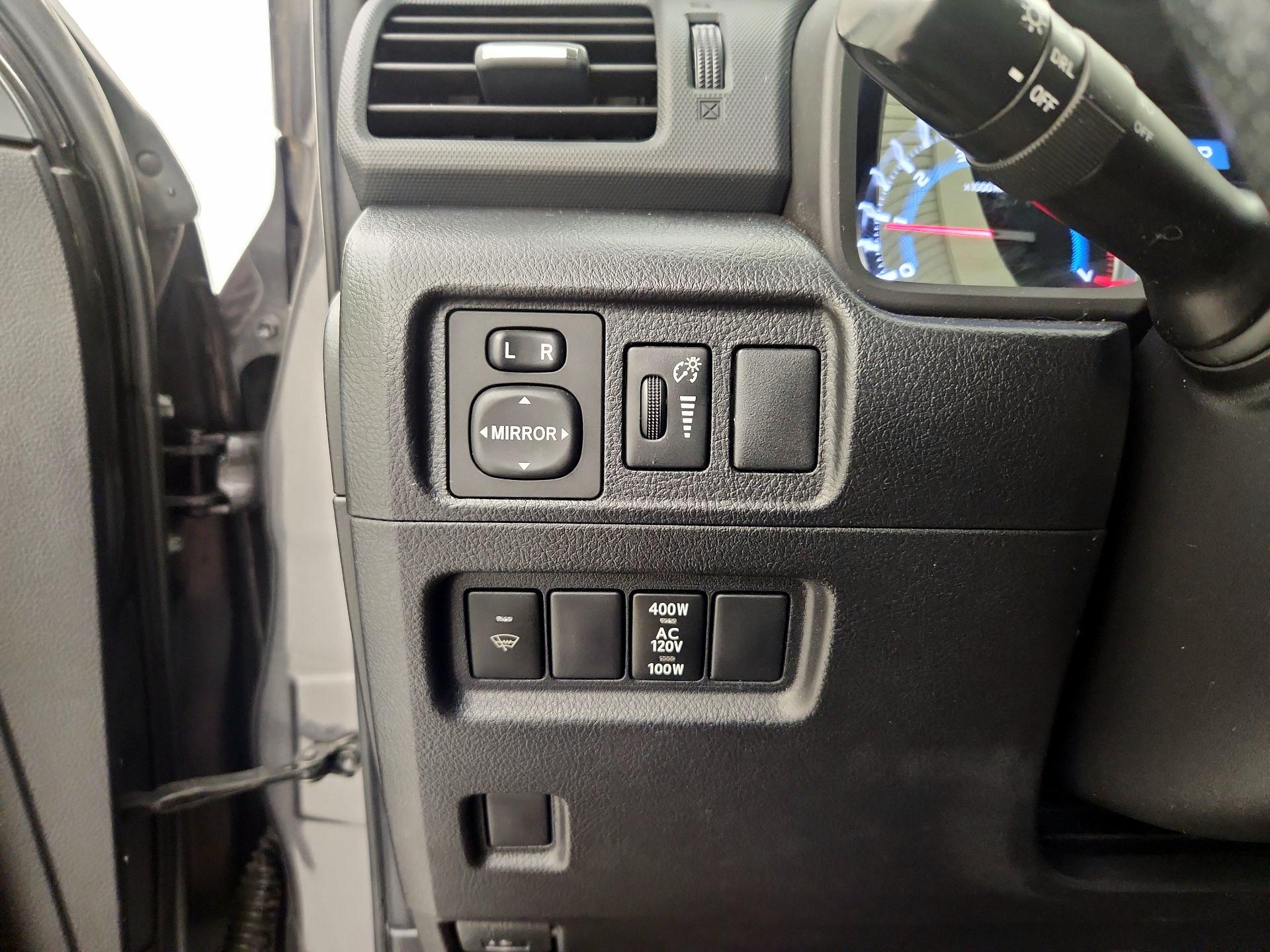 Thumbnail: 2014 Toyota 4Runner - 13