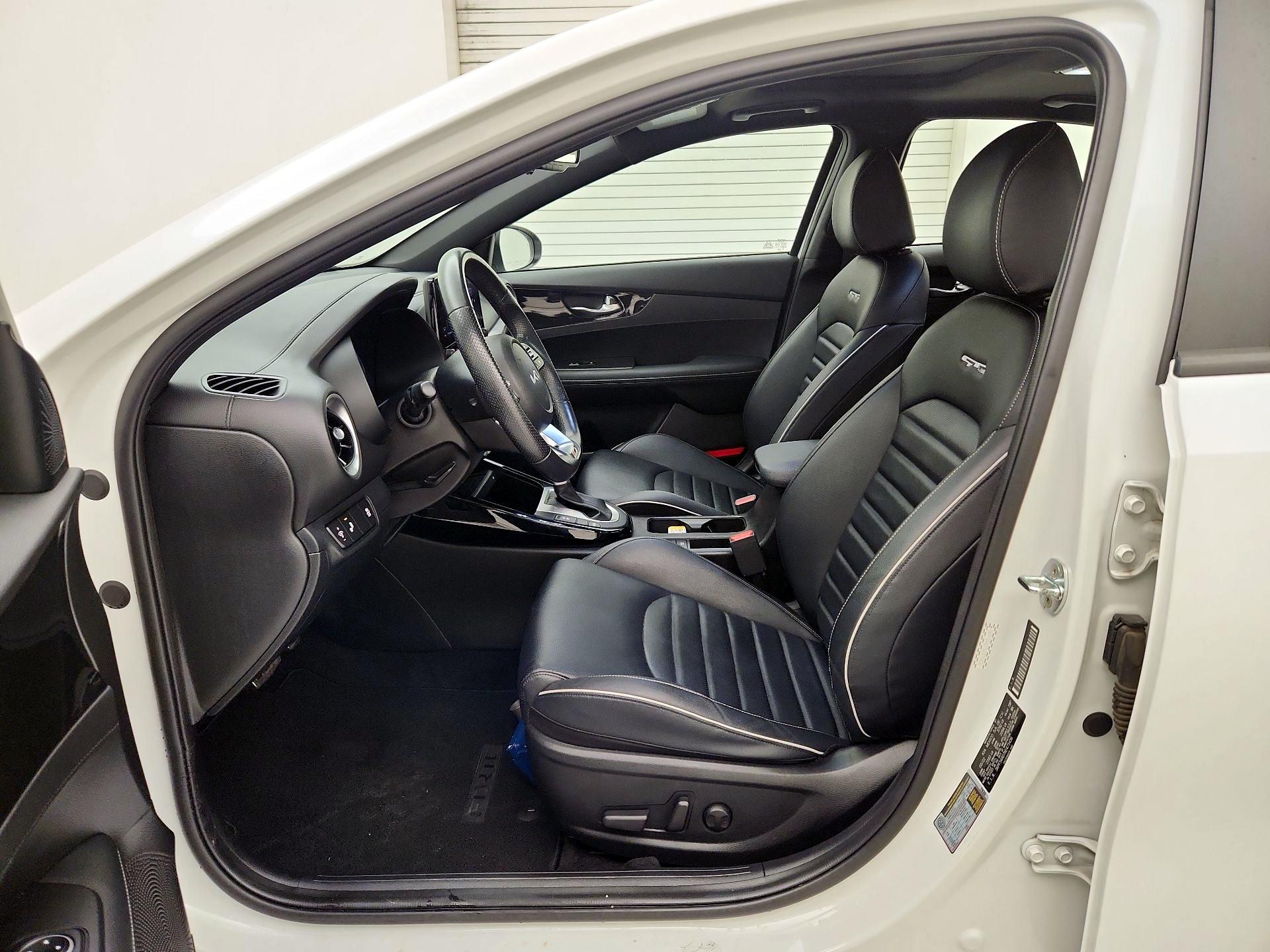 Thumbnail: 2022 Kia Forte - 11