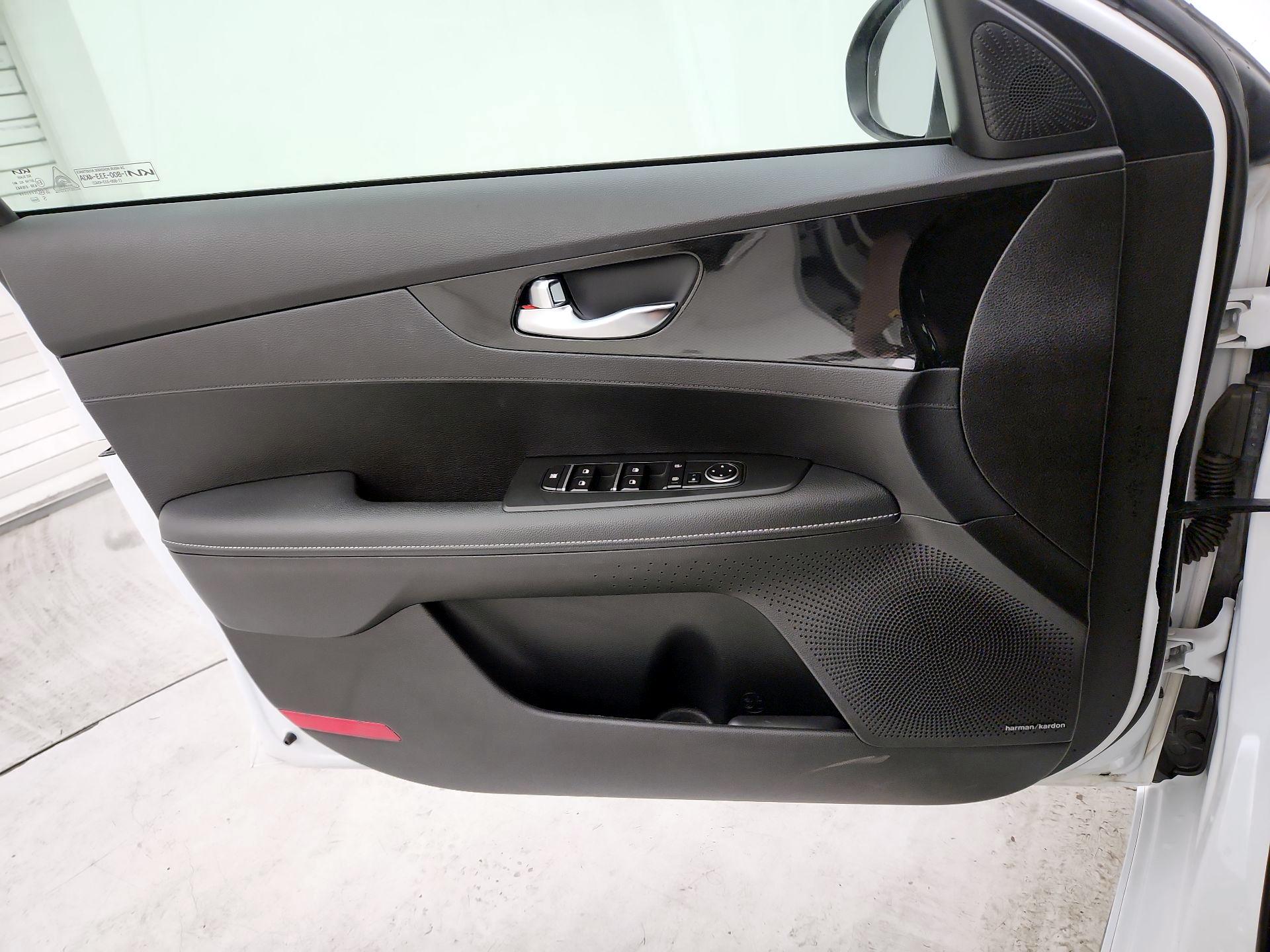 Thumbnail: 2022 Kia Forte - 12