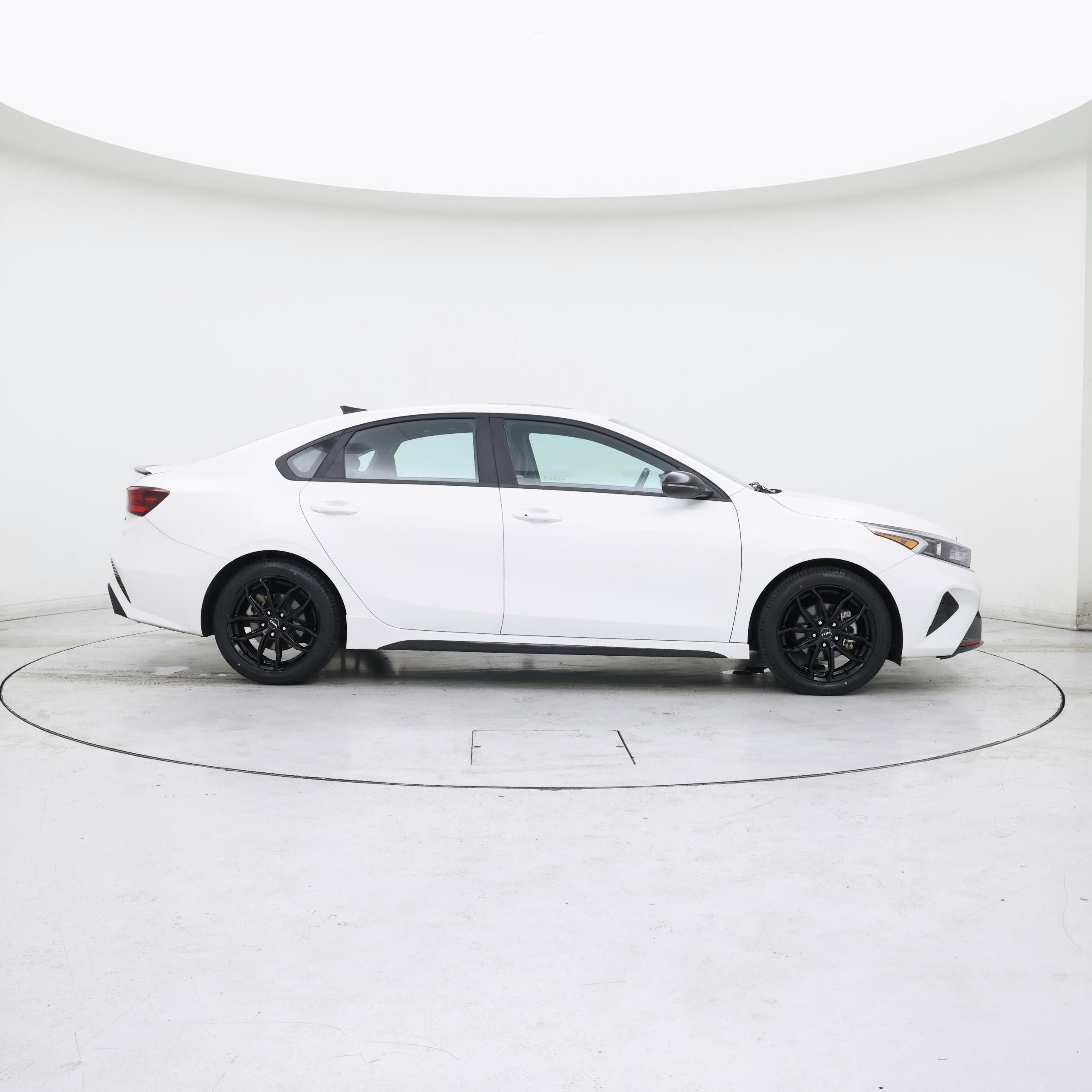 Thumbnail: 2022 Kia Forte - 7