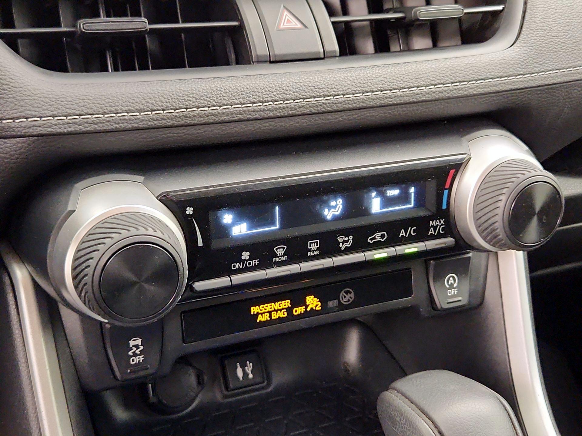 Thumbnail: 2019 Toyota RAV4 - 16