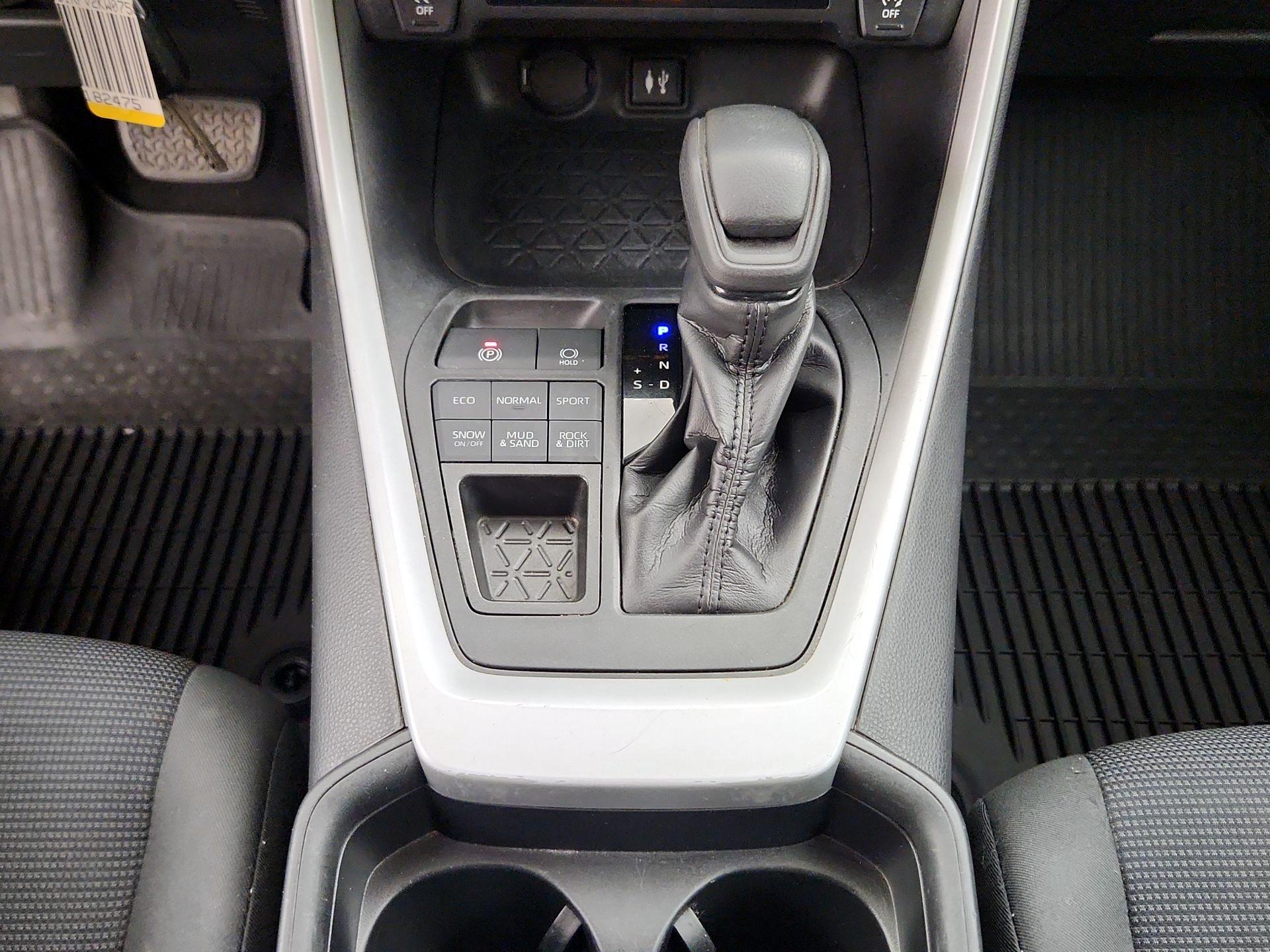 Thumbnail: 2019 Toyota RAV4 - 17