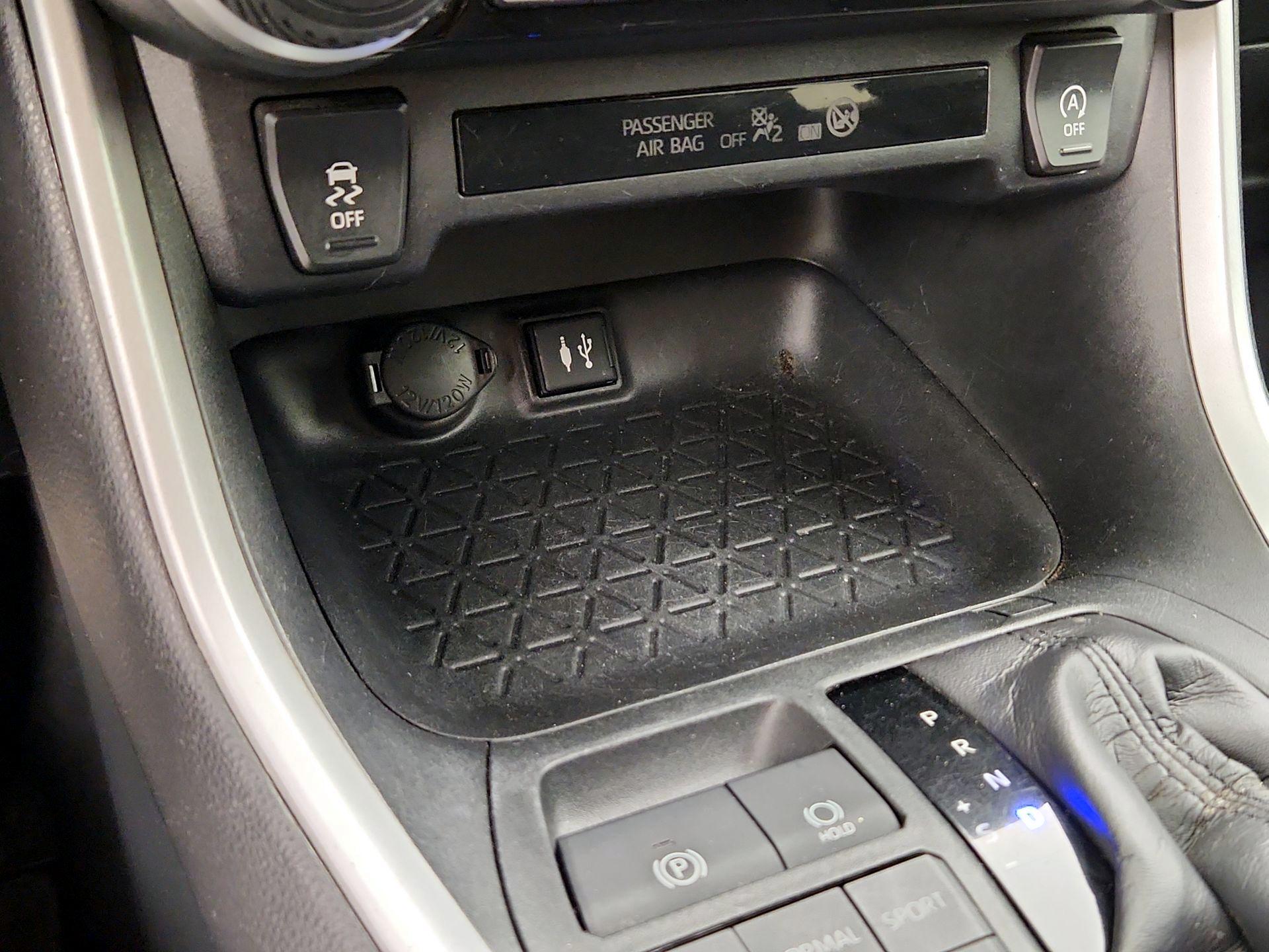 Thumbnail: 2019 Toyota RAV4 - 18