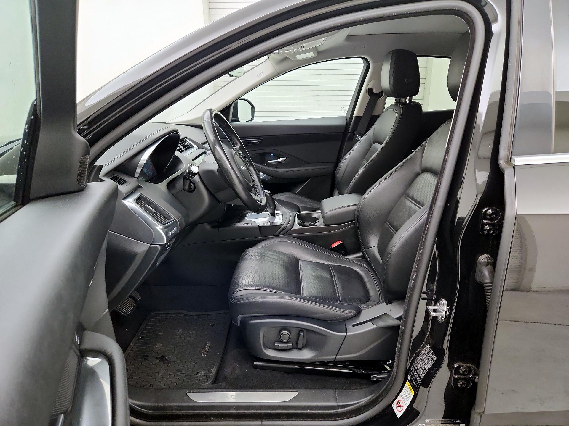 Thumbnail: 2018 Jaguar E-Pace - 11